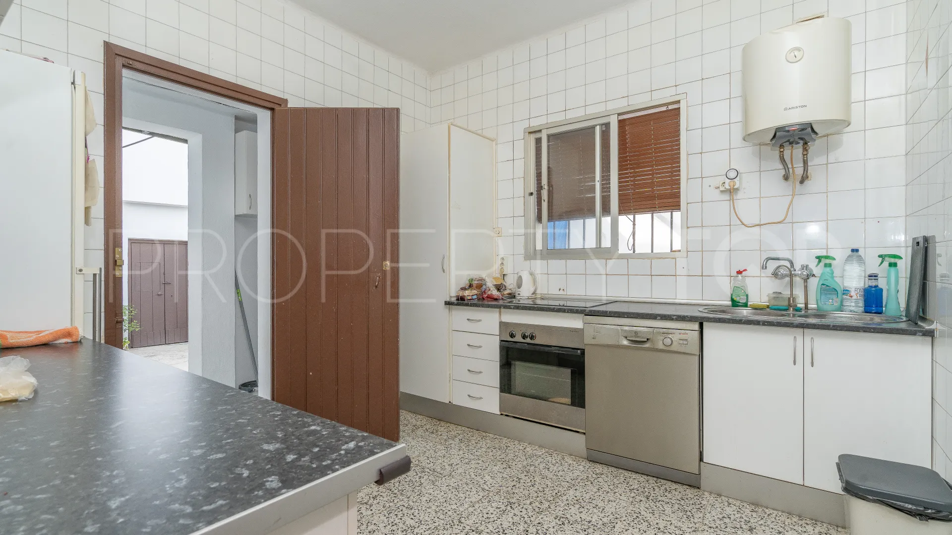 Adosado en venta de 6 dormitorios en Estepona Casco Antiguo