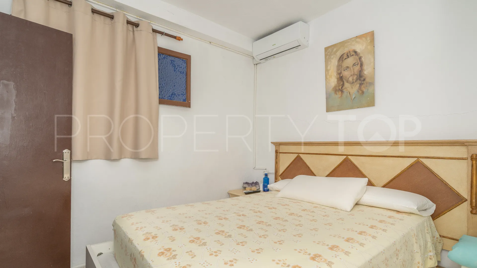 Adosado en venta de 6 dormitorios en Estepona Casco Antiguo