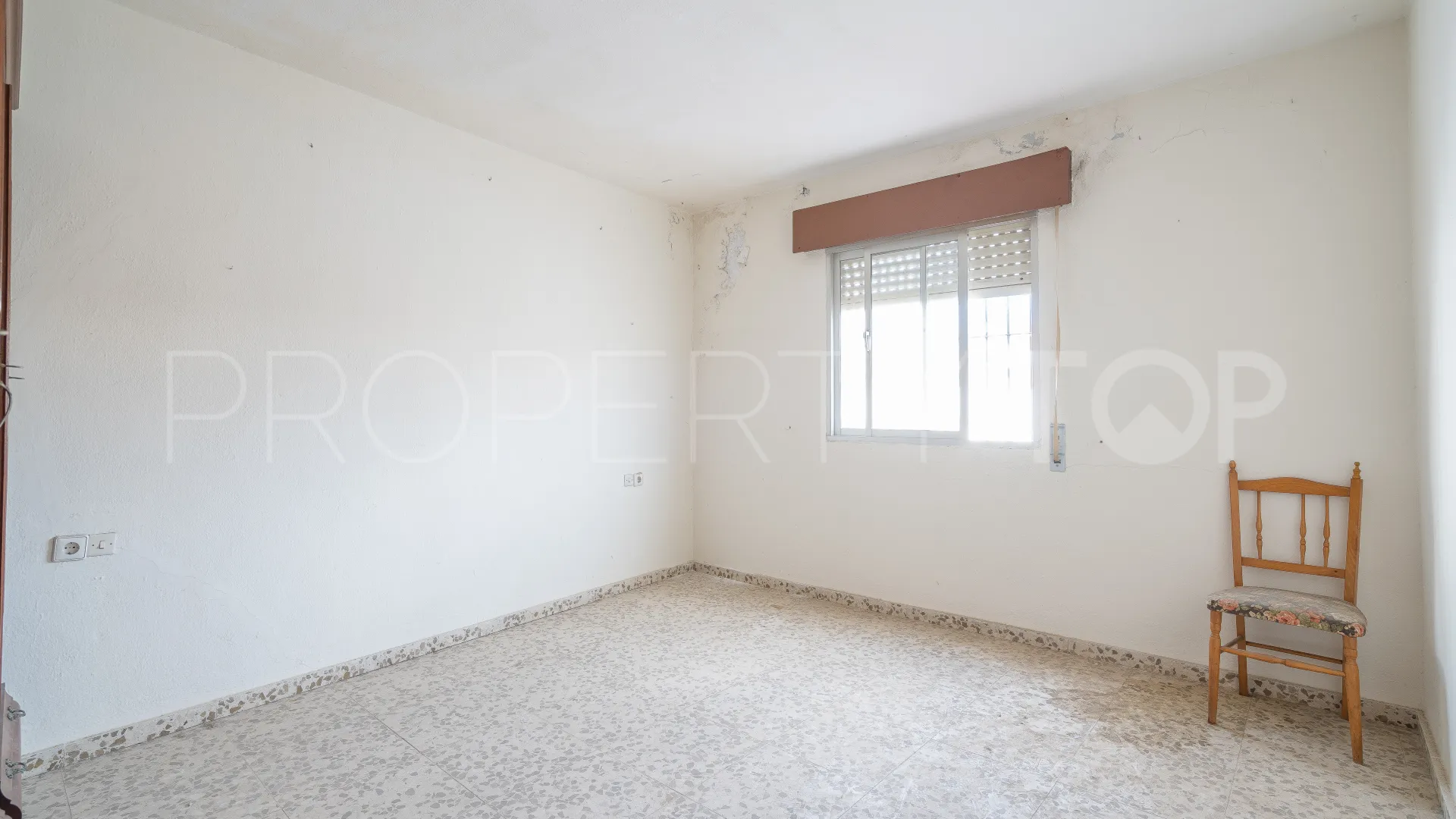 Adosado en venta de 6 dormitorios en Estepona Casco Antiguo