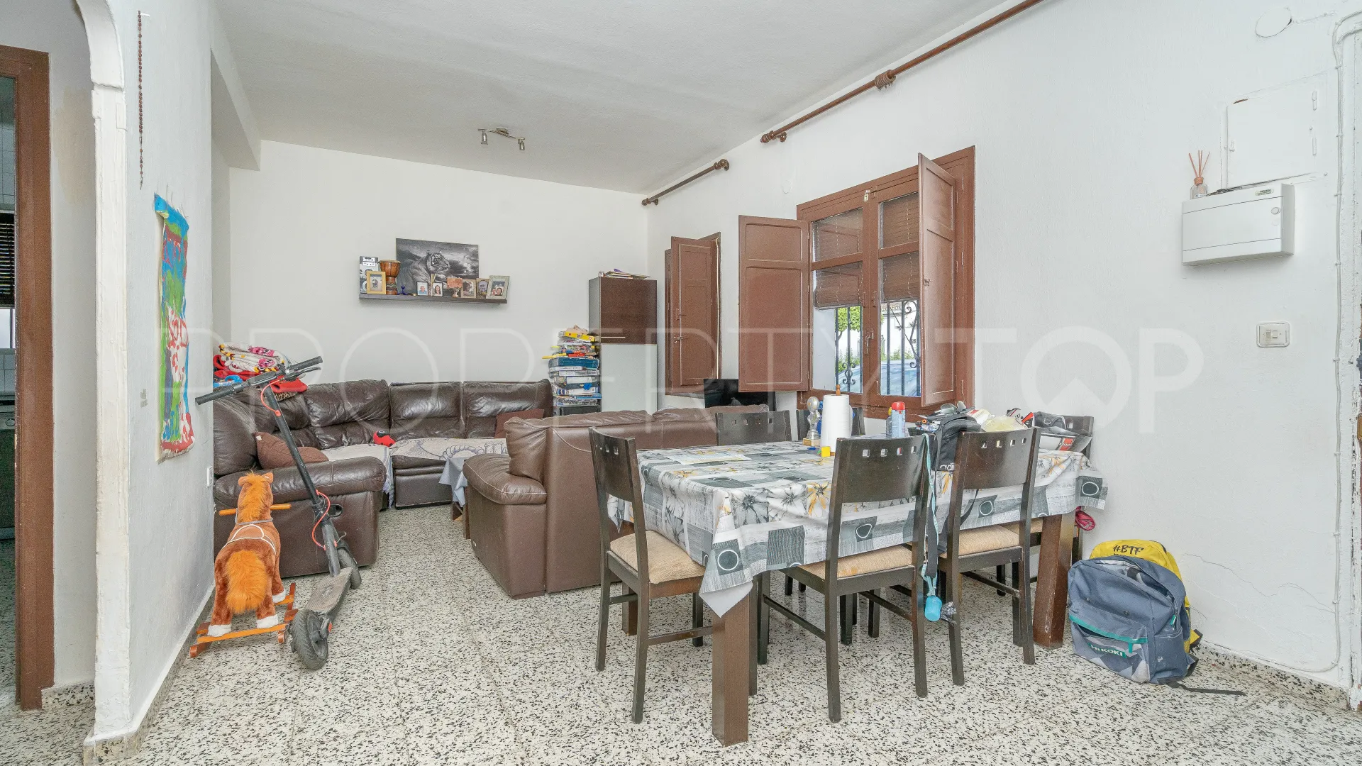 Adosado en venta de 6 dormitorios en Estepona Casco Antiguo