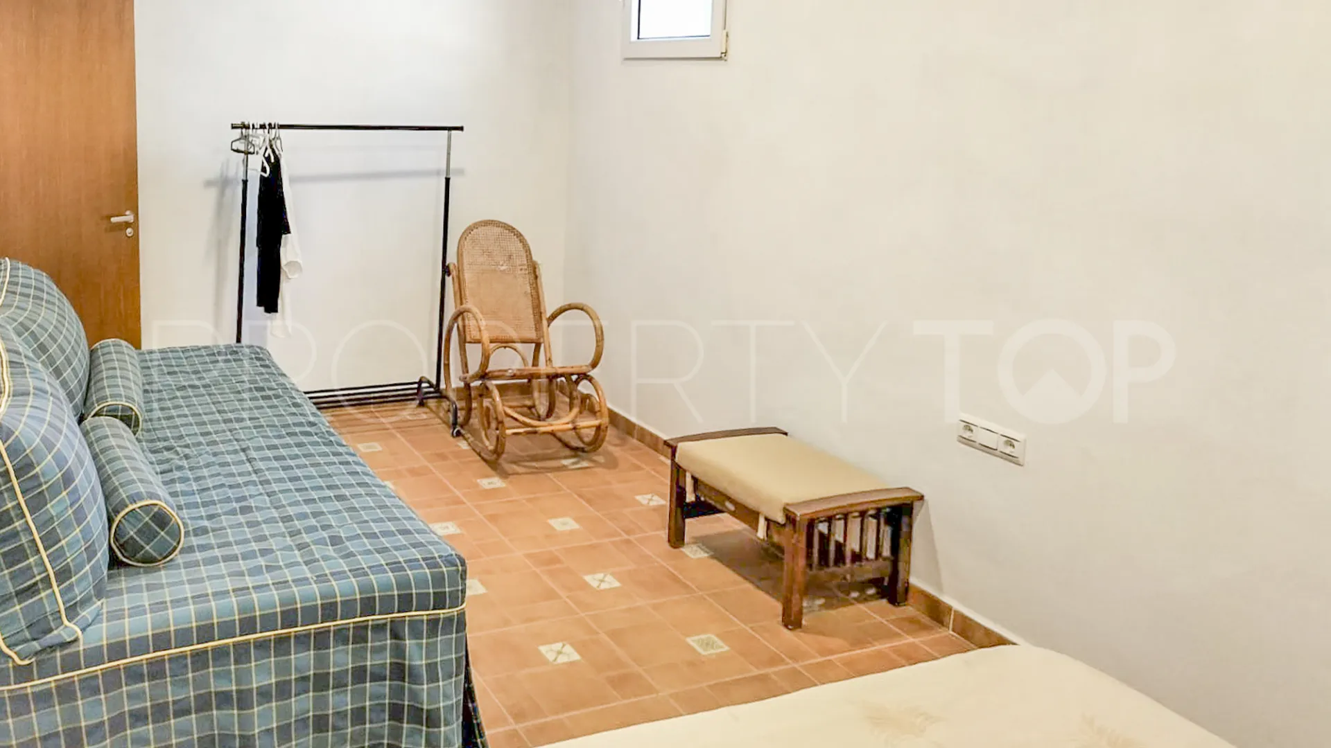 Finca de 3 dormitorios a la venta en Guadalobon