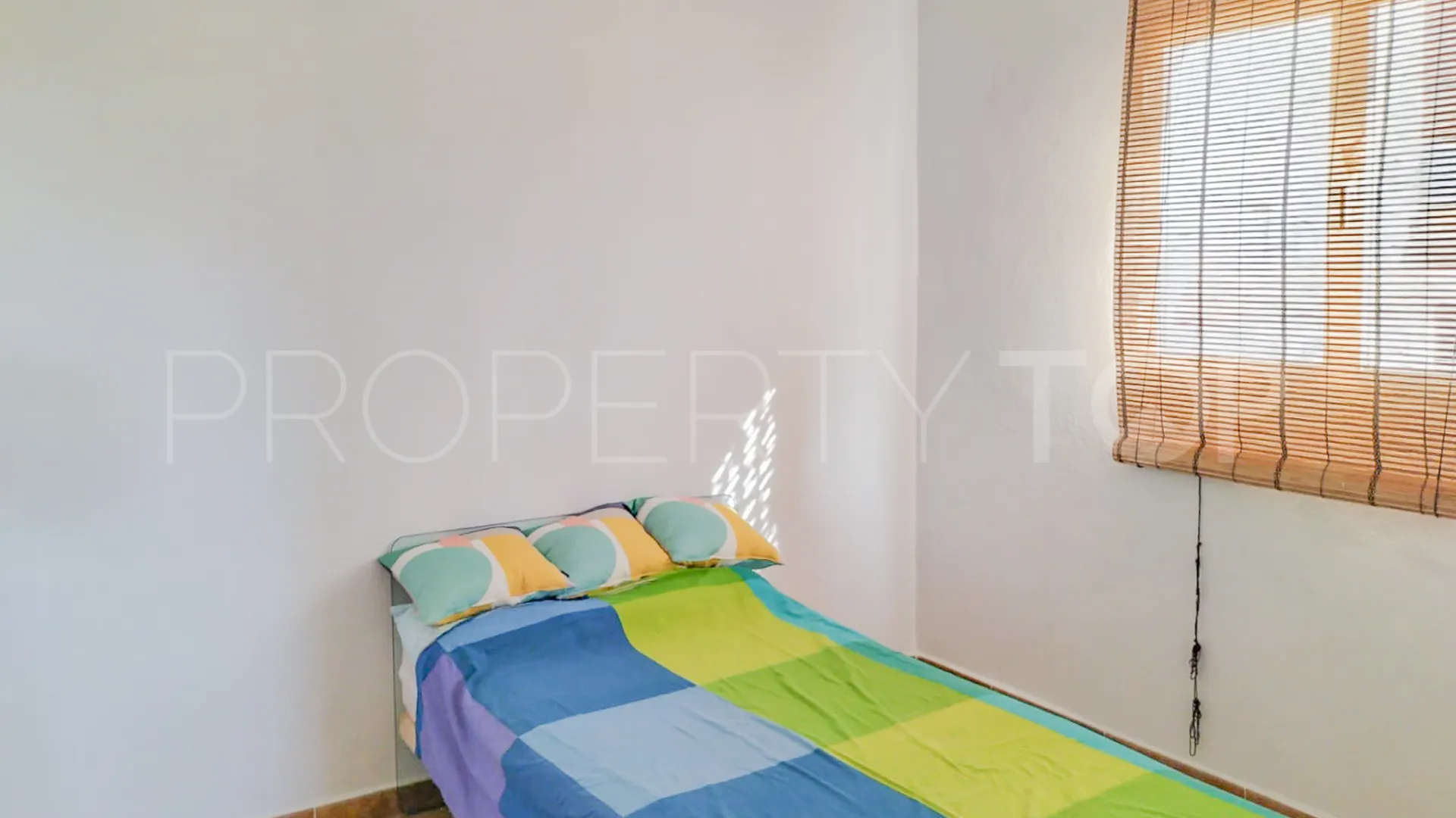 Finca de 3 dormitorios a la venta en Guadalobon