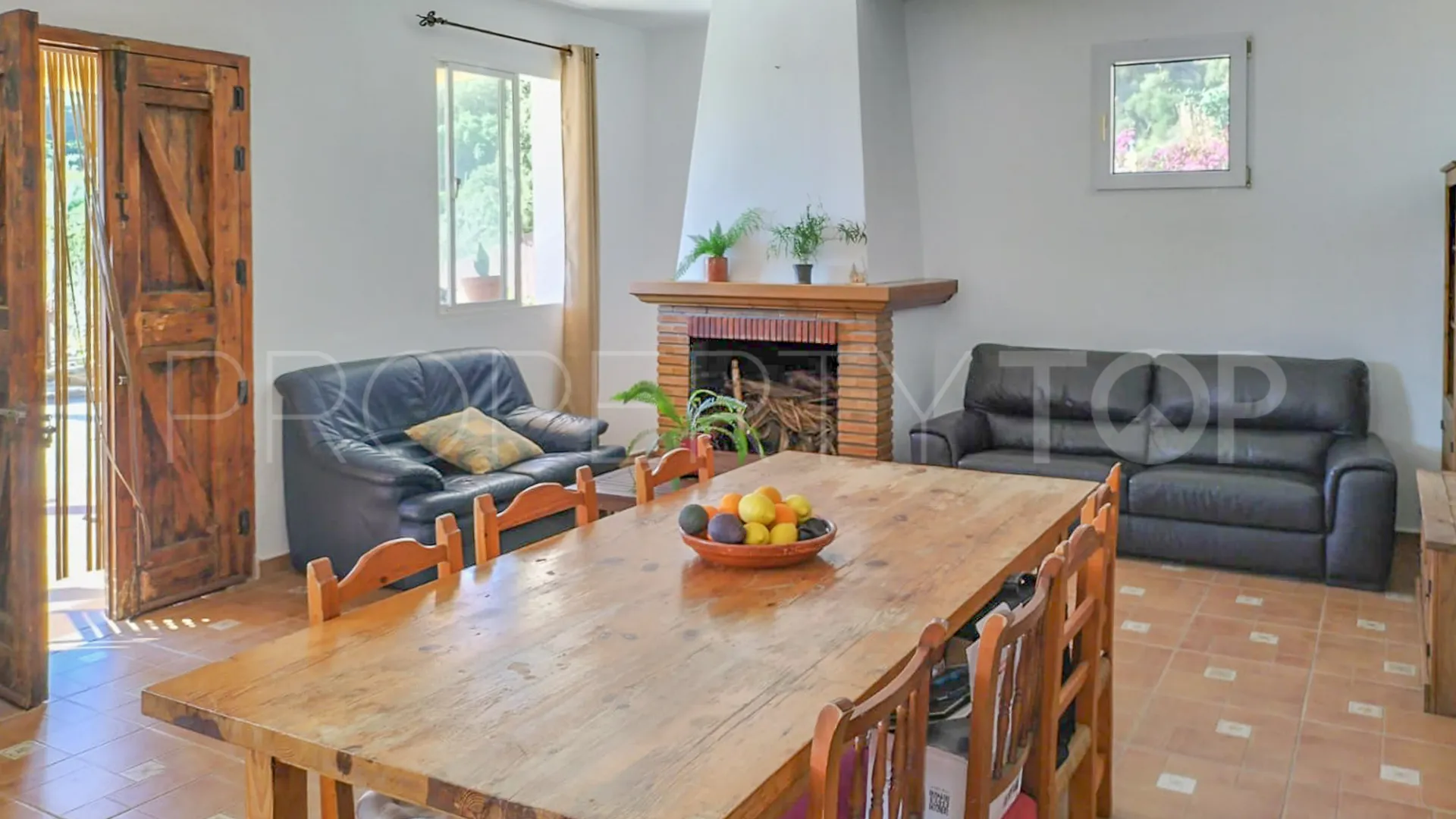 Finca de 3 dormitorios a la venta en Guadalobon
