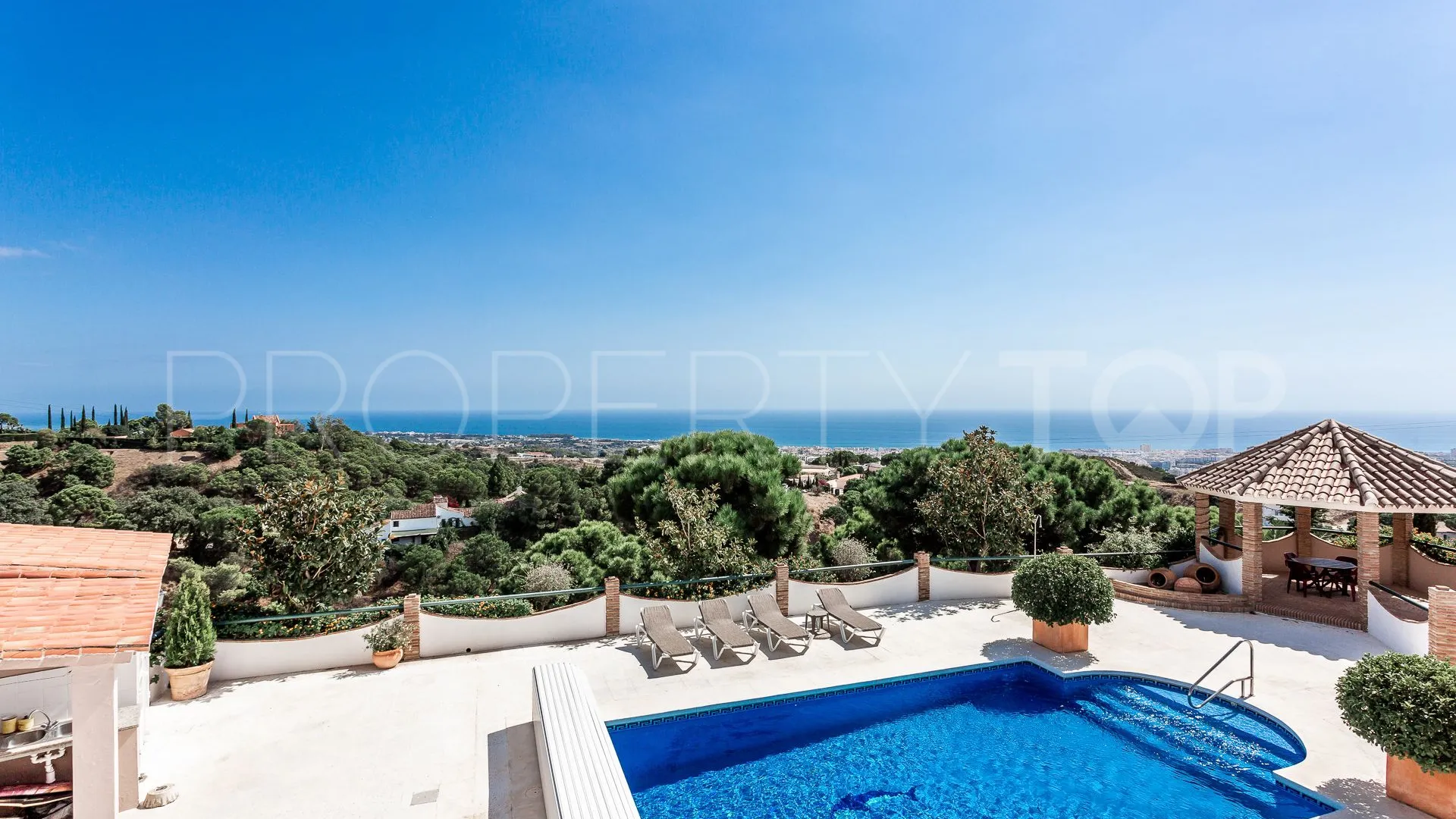 Villa a la venta en Altos de Estepona de 6 dormitorios