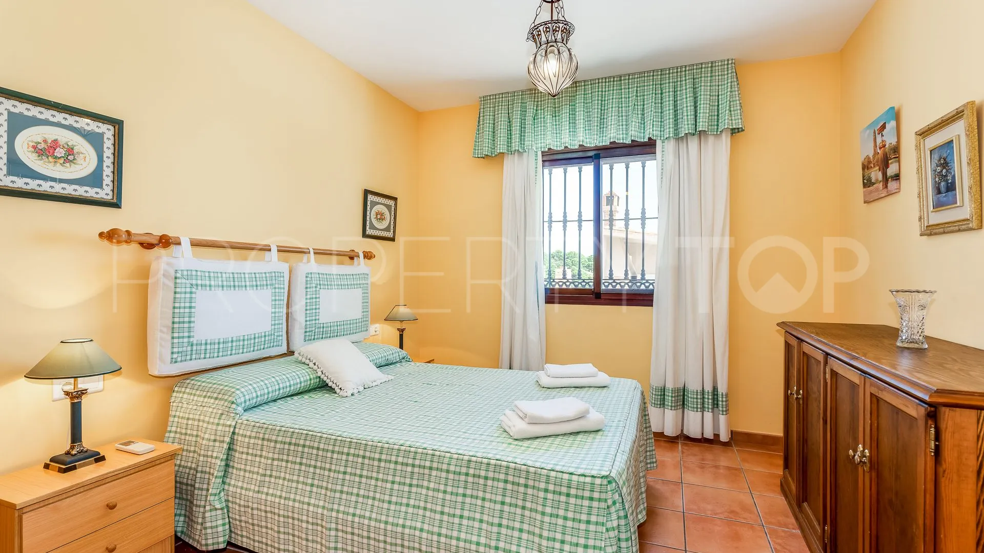 Villa a la venta en Altos de Estepona de 6 dormitorios