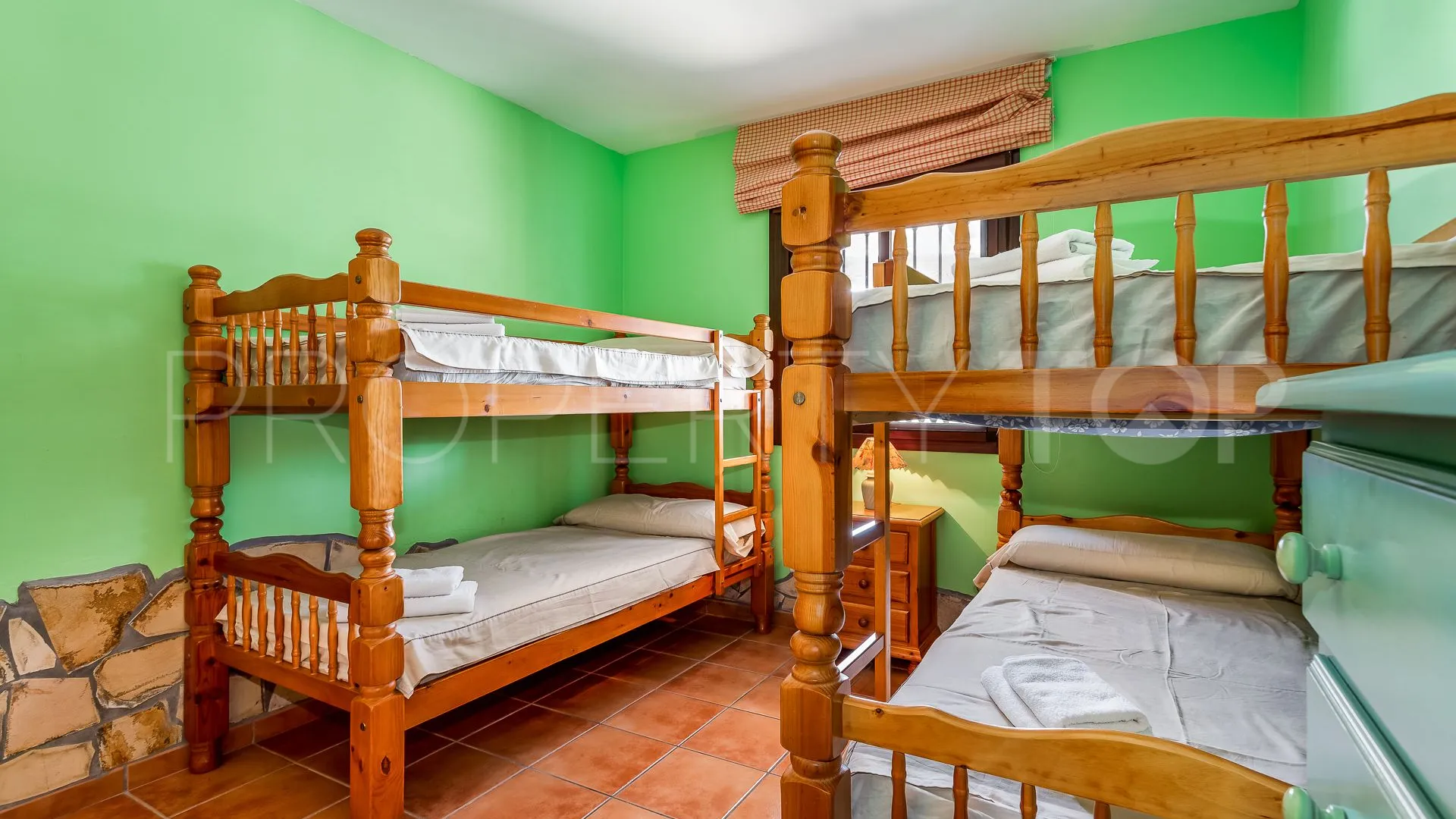 Villa a la venta en Altos de Estepona de 6 dormitorios