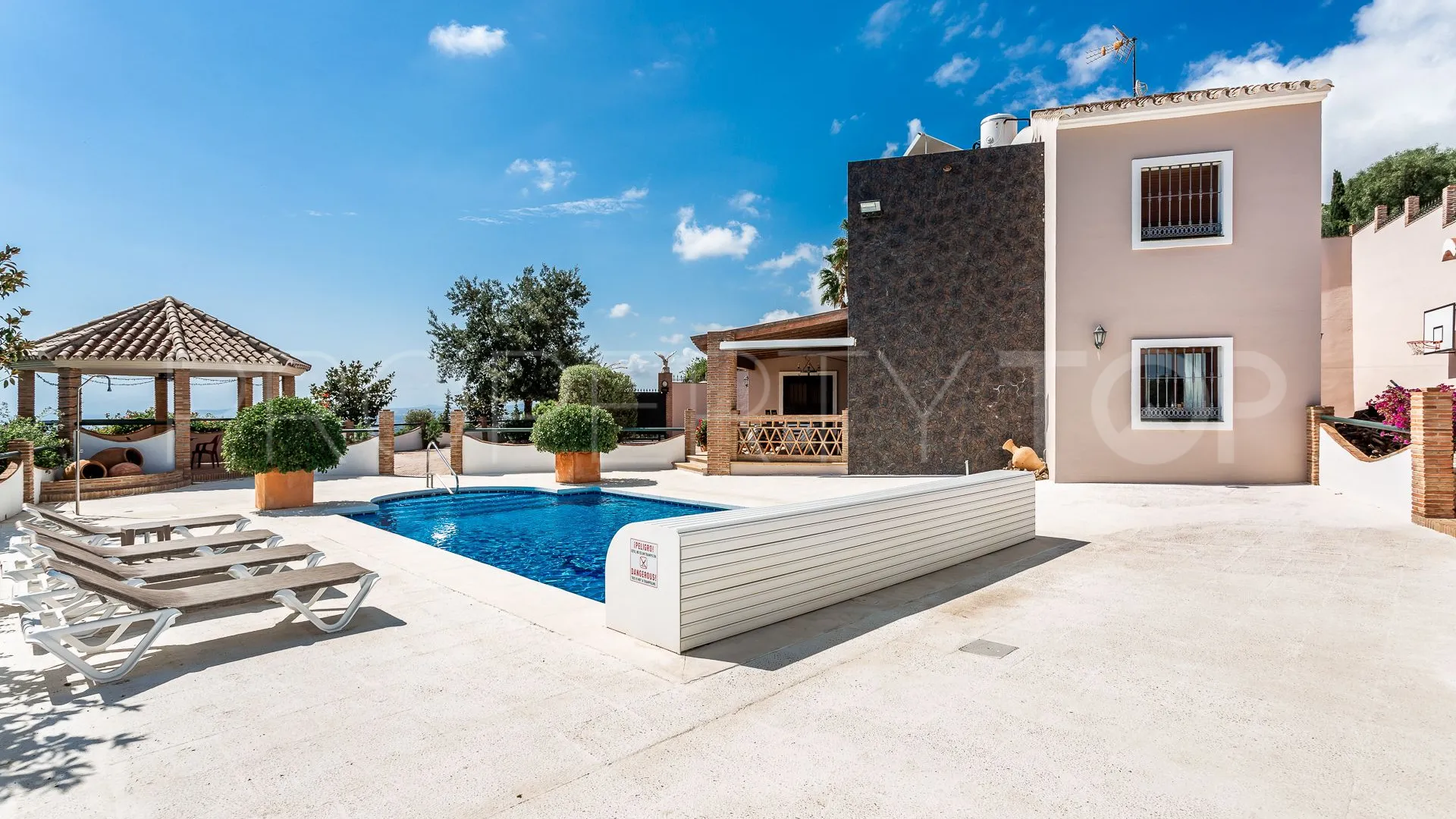 Villa a la venta en Altos de Estepona de 6 dormitorios