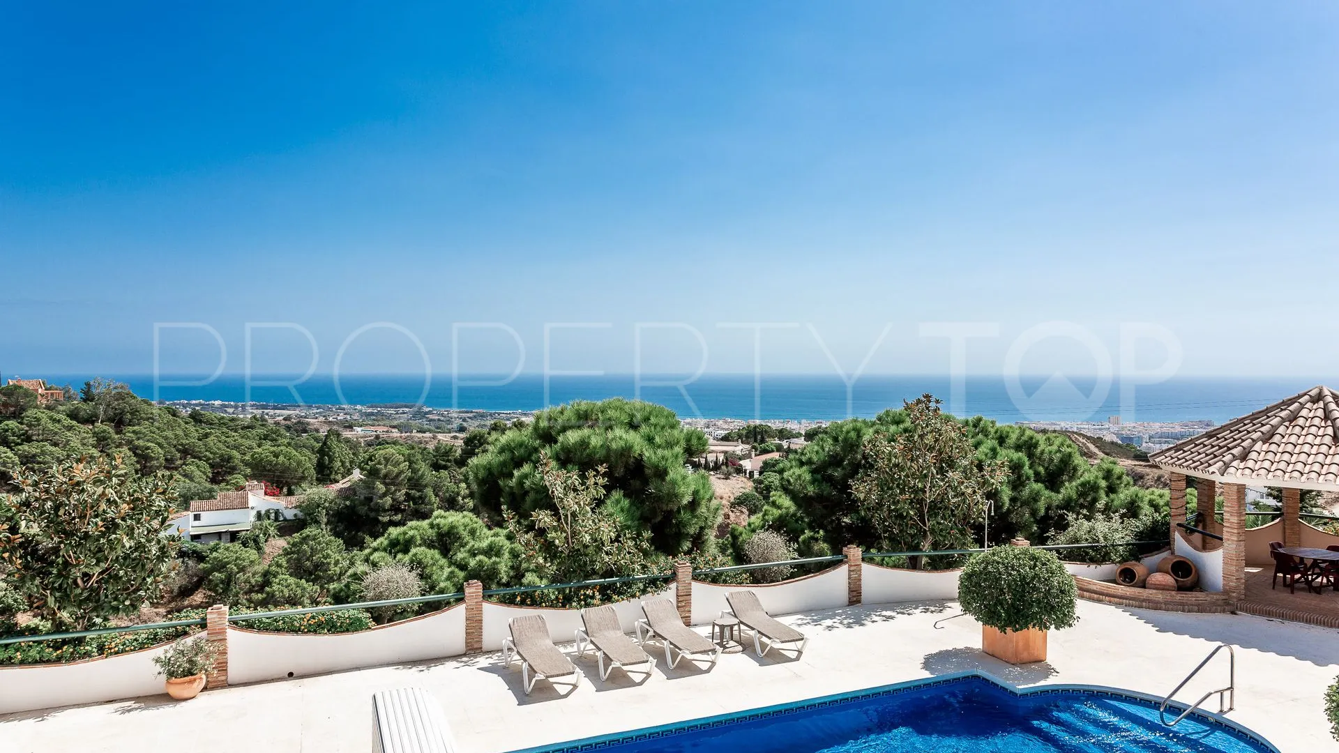 Villa a la venta en Altos de Estepona de 6 dormitorios
