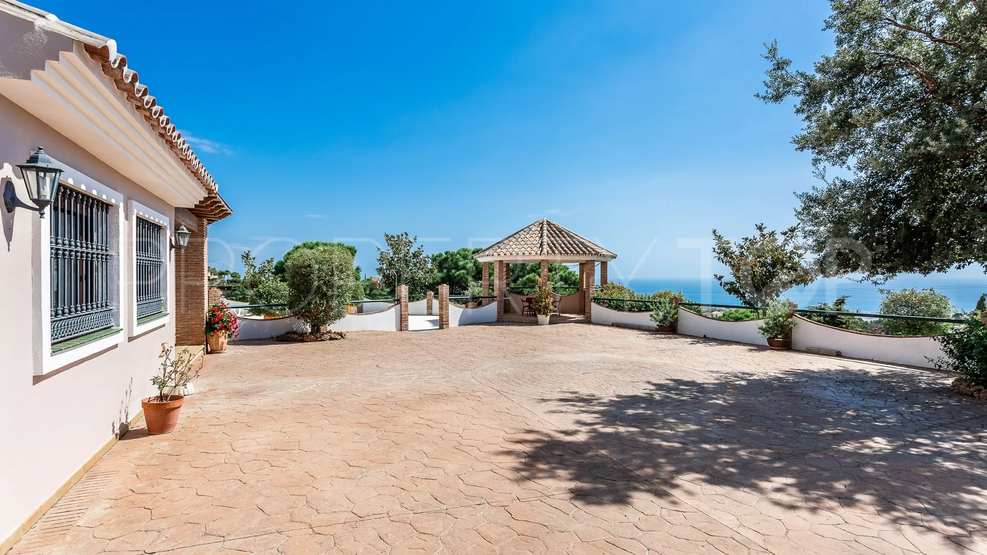 Villa a la venta en Altos de Estepona de 6 dormitorios