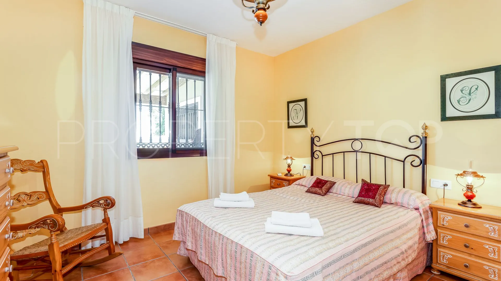Villa a la venta en Altos de Estepona de 6 dormitorios