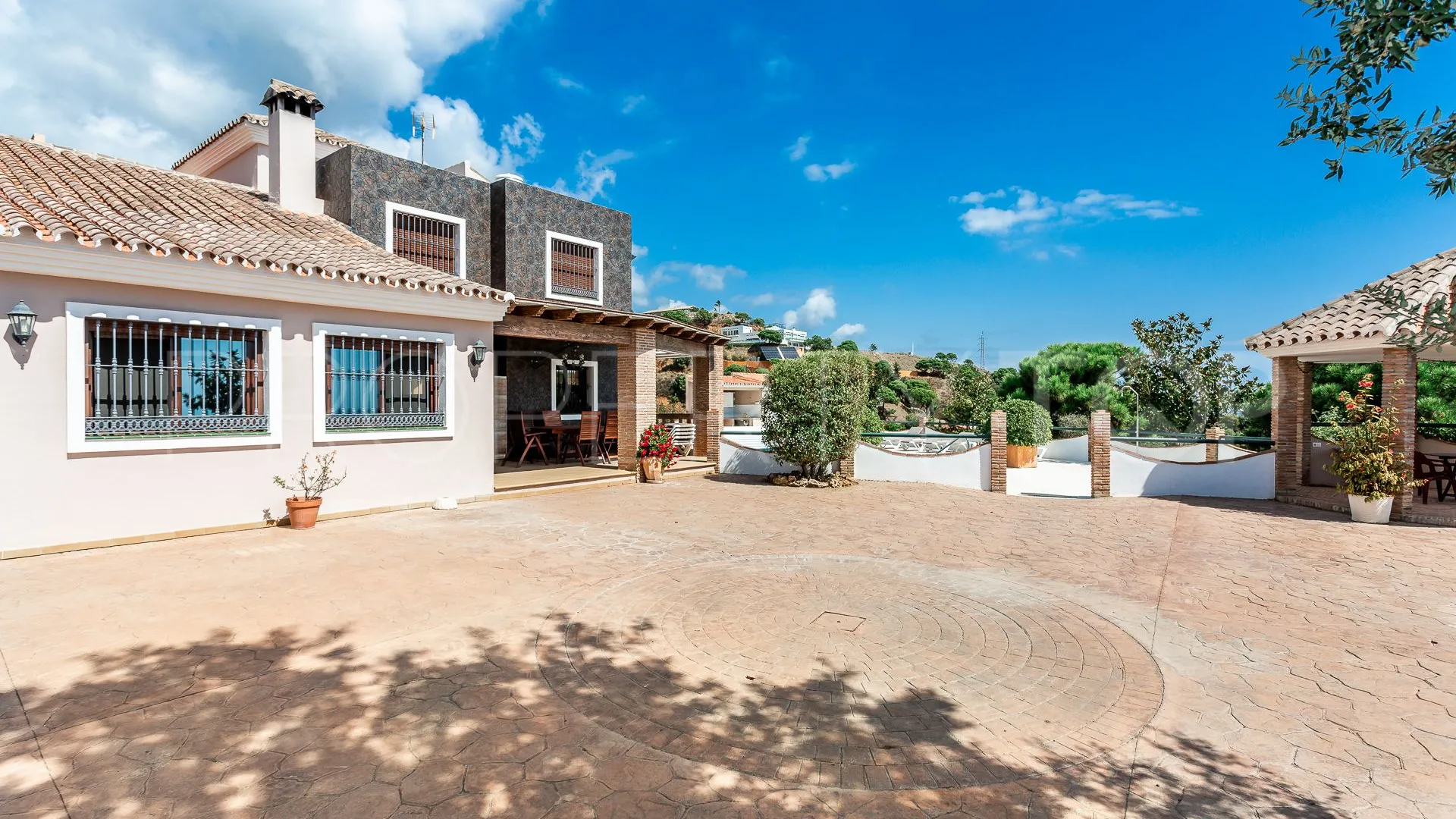 Villa a la venta en Altos de Estepona de 6 dormitorios