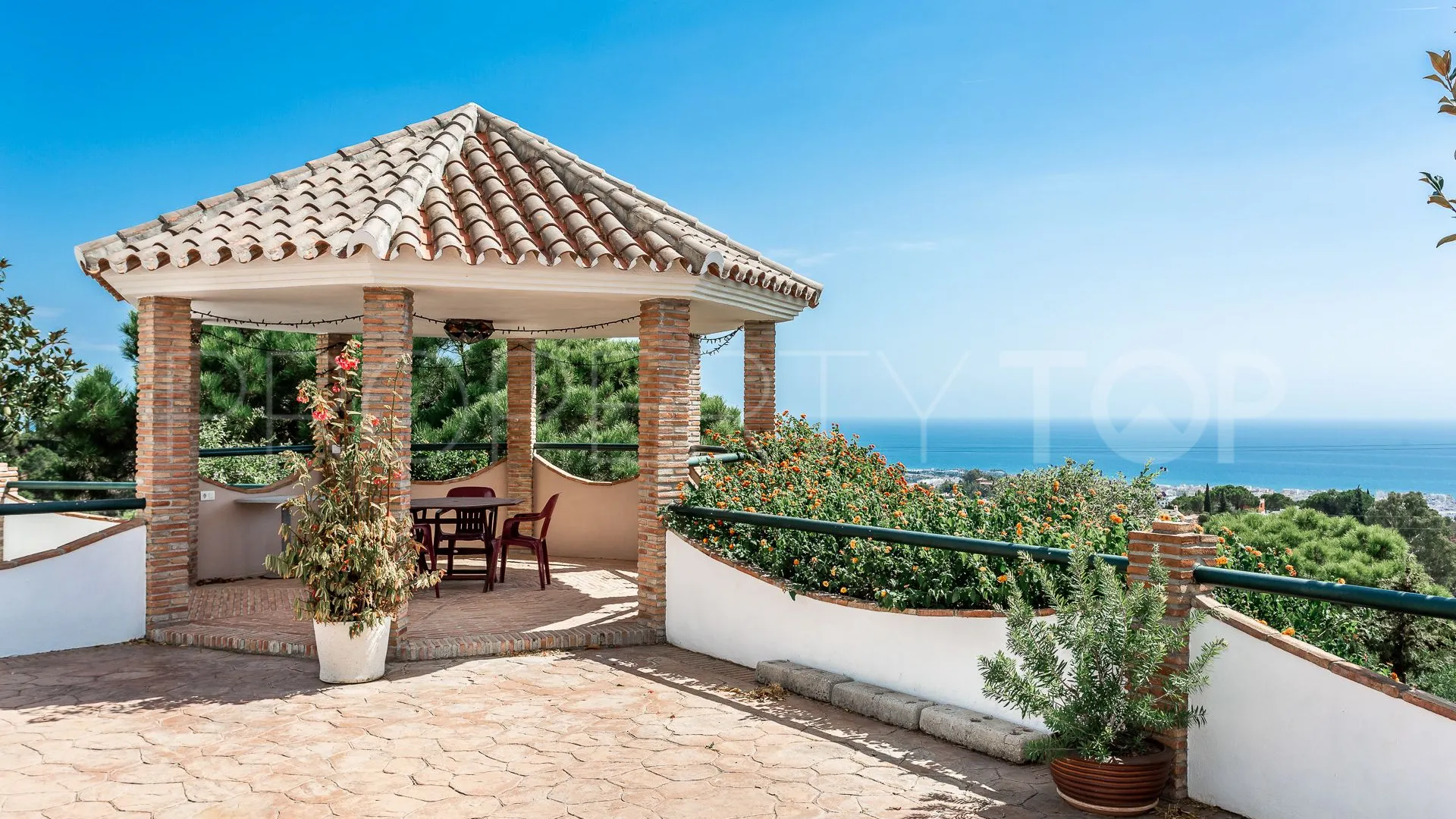 Villa a la venta en Altos de Estepona de 6 dormitorios