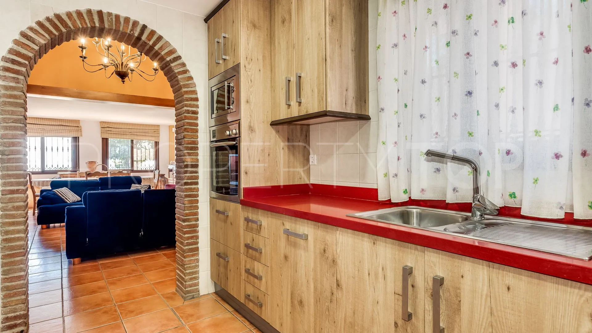 Villa a la venta en Altos de Estepona de 6 dormitorios