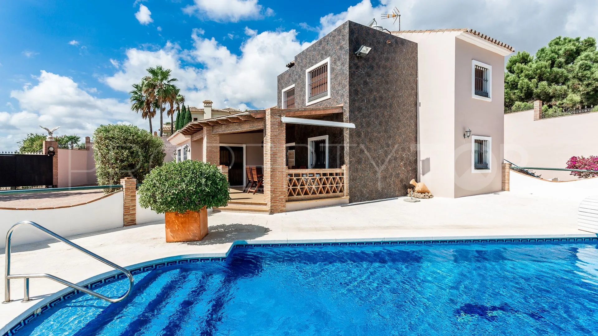 Villa a la venta en Altos de Estepona de 6 dormitorios