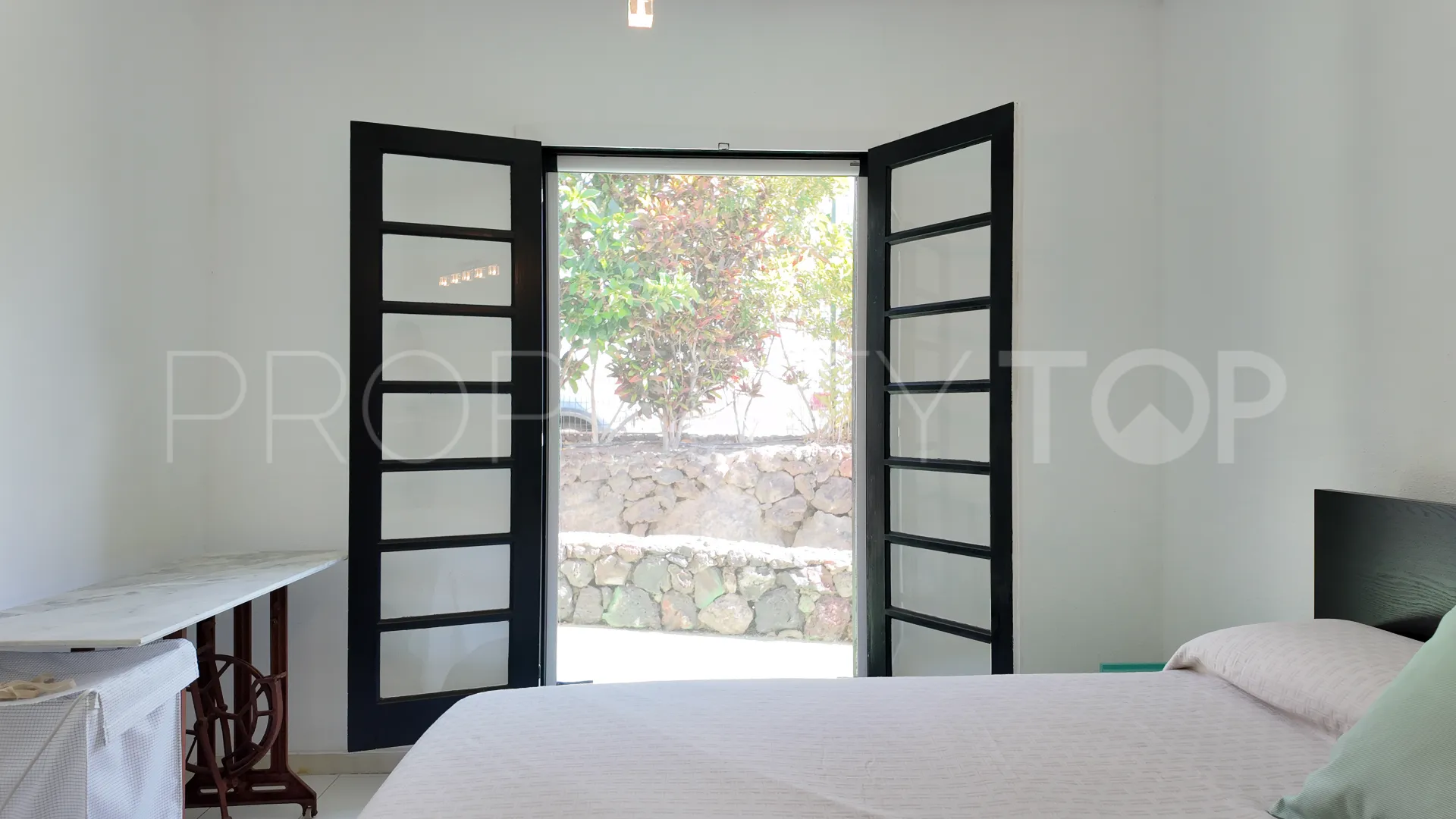 For sale apartment in Los Cristianos with 2 bedrooms