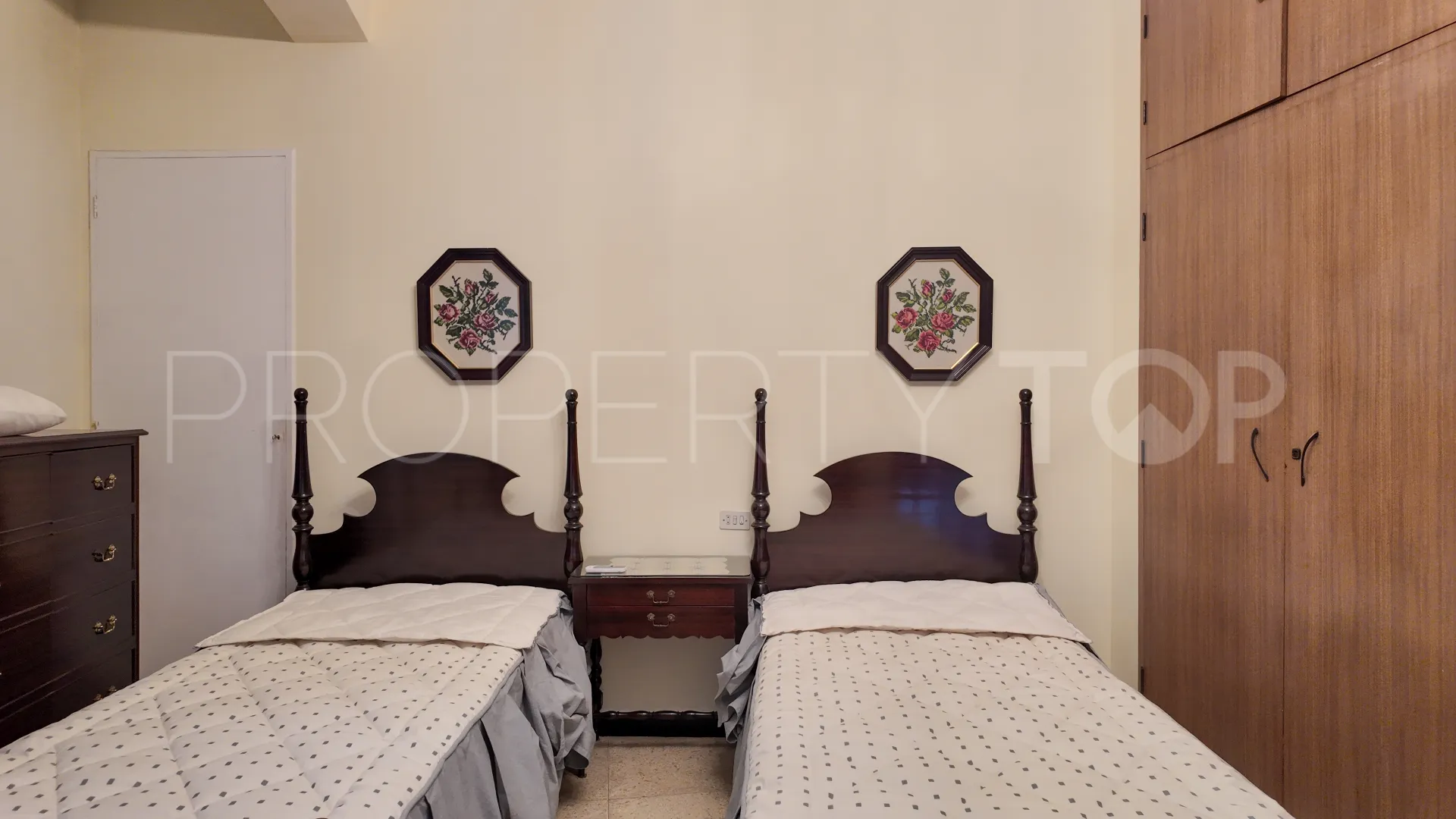Guia de Isora, pareado con 5 dormitorios en venta