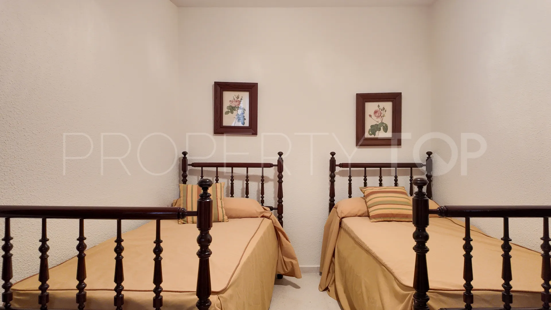 Guia de Isora, pareado con 5 dormitorios en venta
