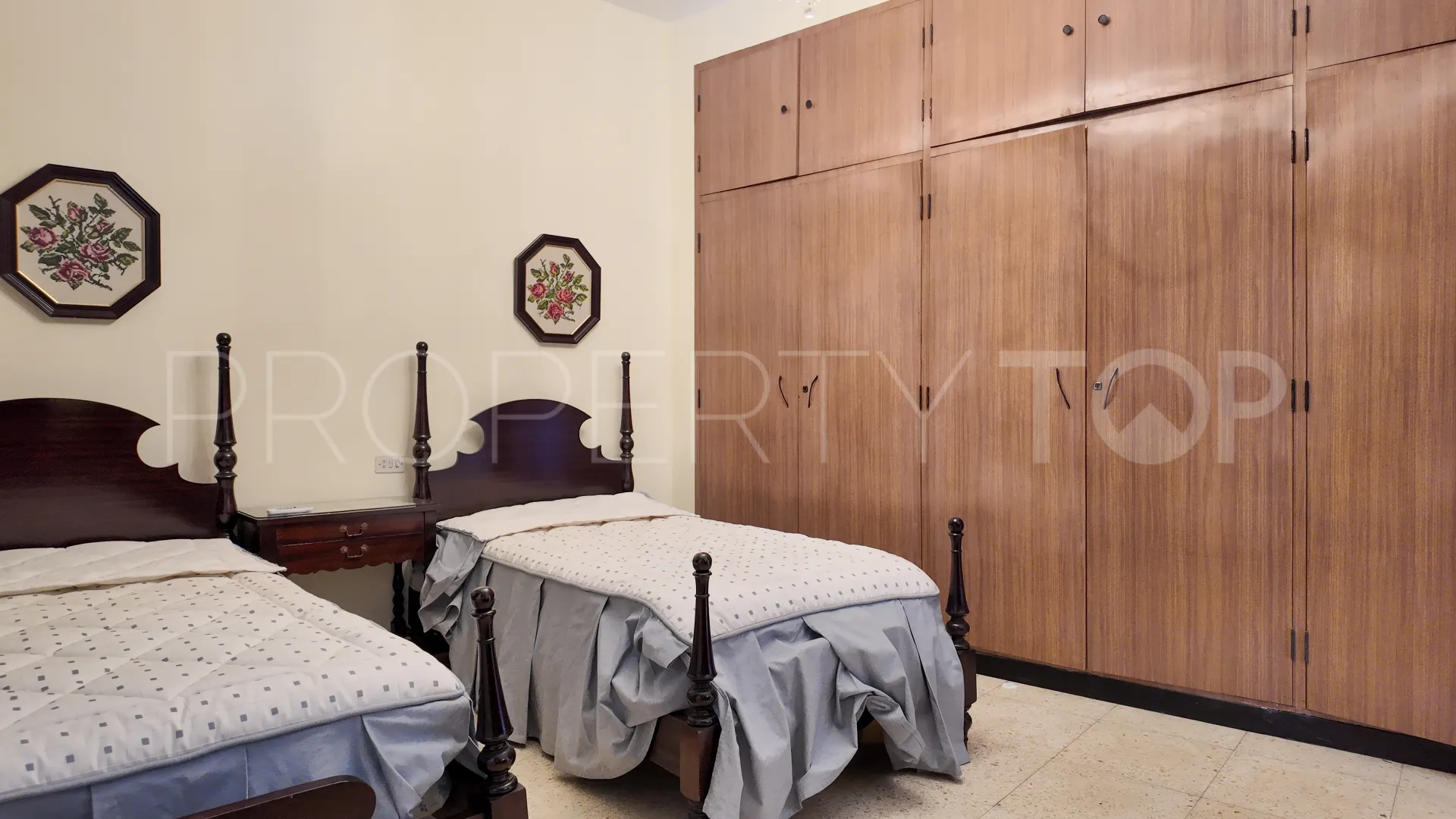 Guia de Isora, pareado con 5 dormitorios en venta