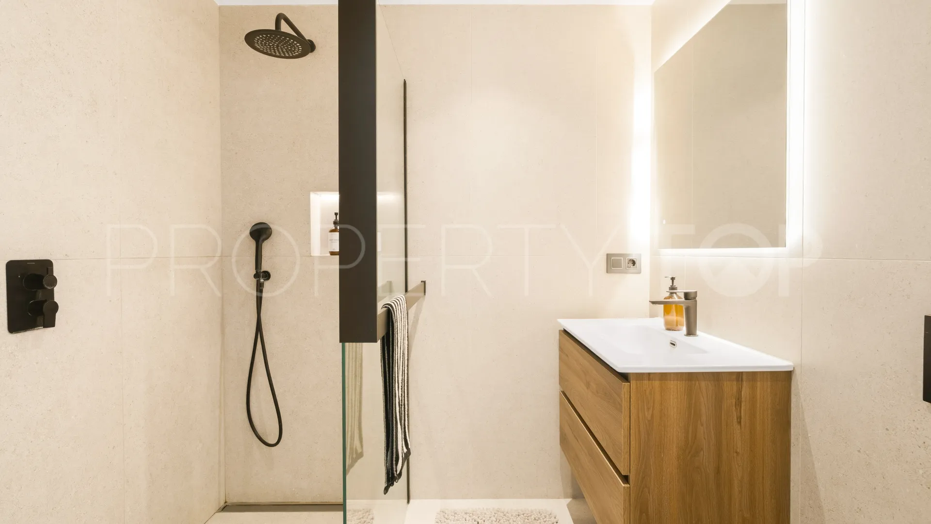 Apartamento planta baja en venta con 2 dormitorios en Señorio de Gonzaga