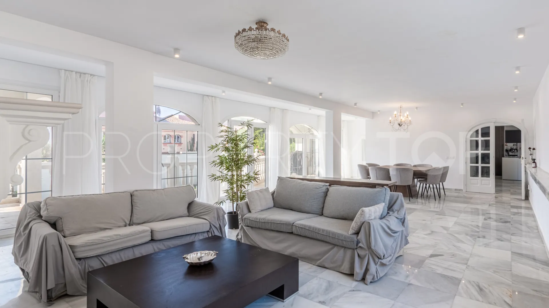 Comprar villa con 7 dormitorios en Mijas Costa