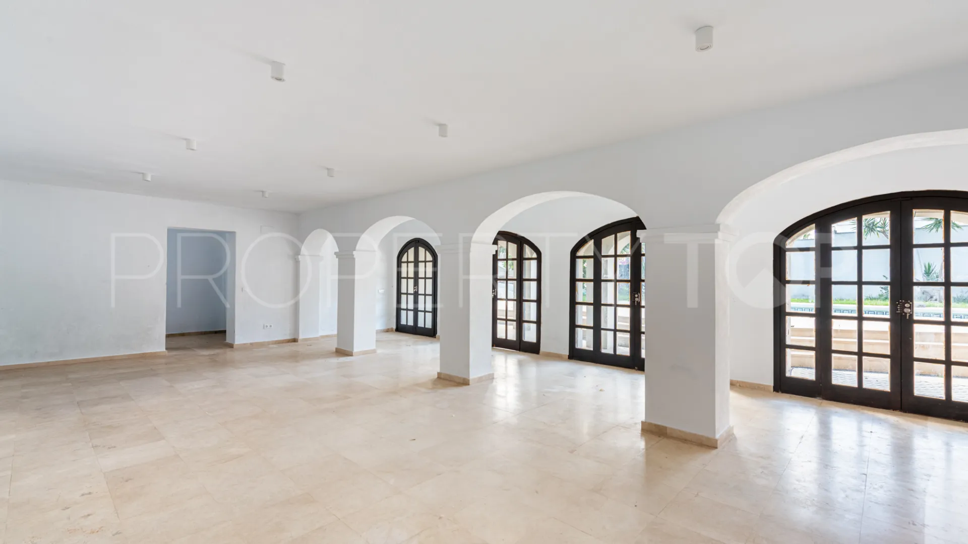Comprar villa con 7 dormitorios en Mijas Costa