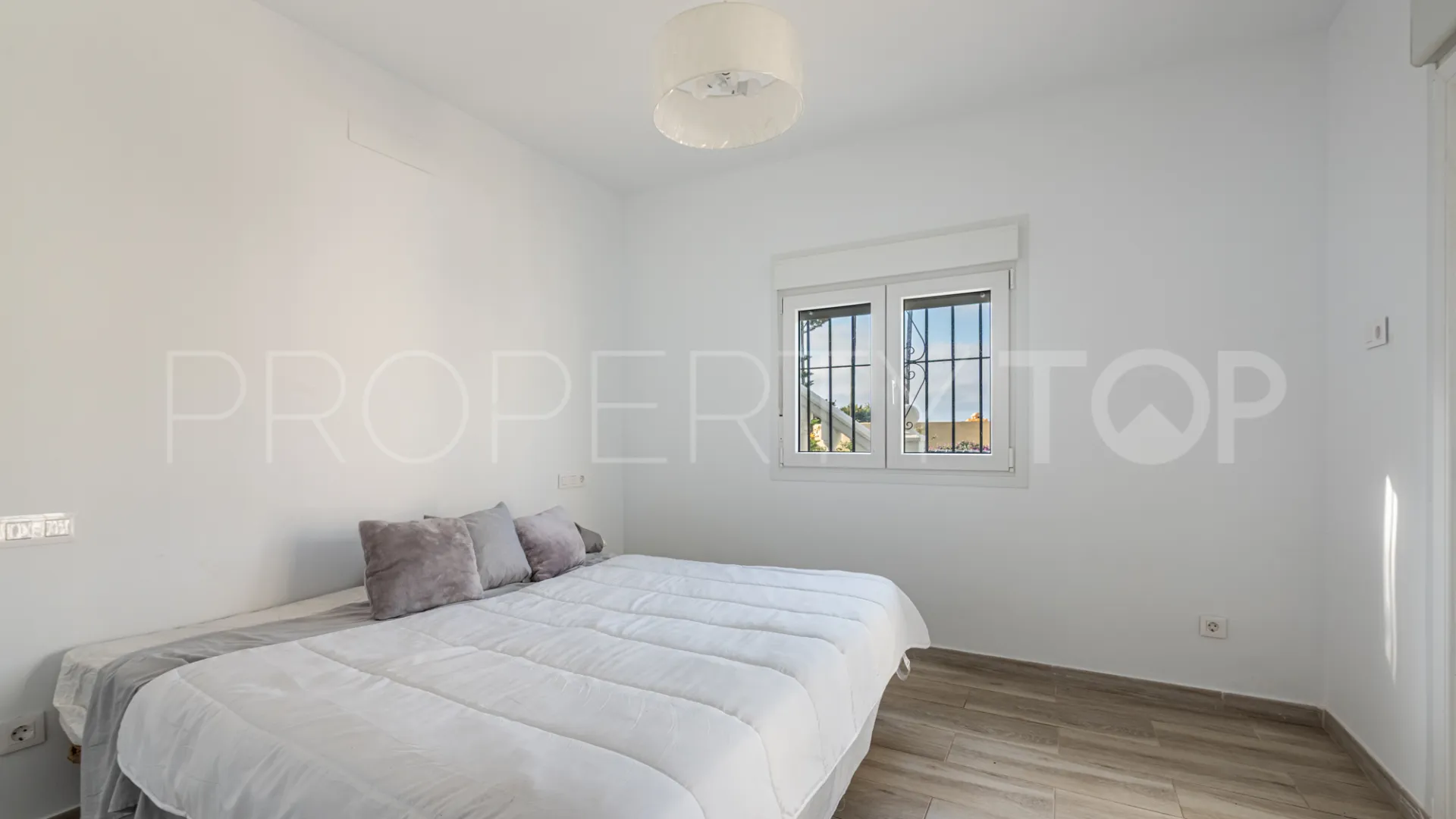 Comprar villa con 7 dormitorios en Mijas Costa