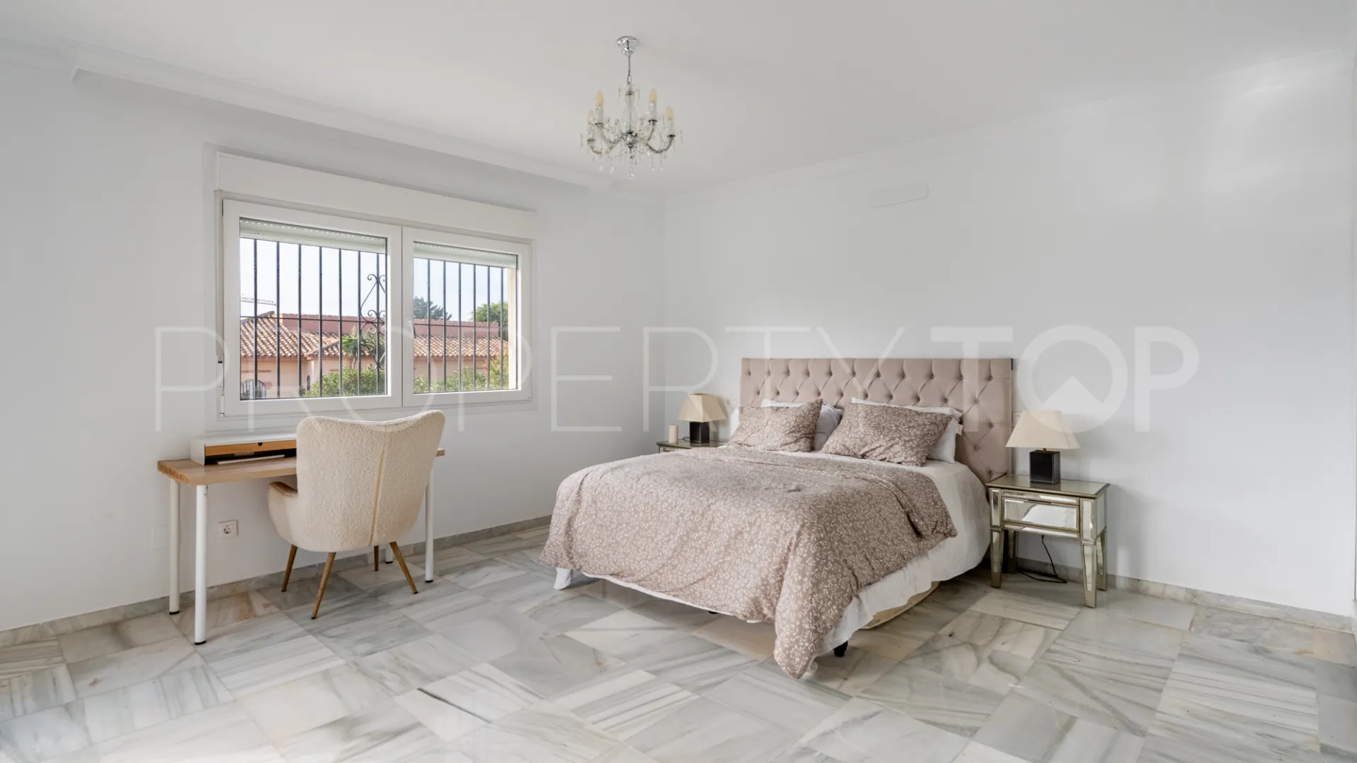 Comprar villa con 7 dormitorios en Mijas Costa
