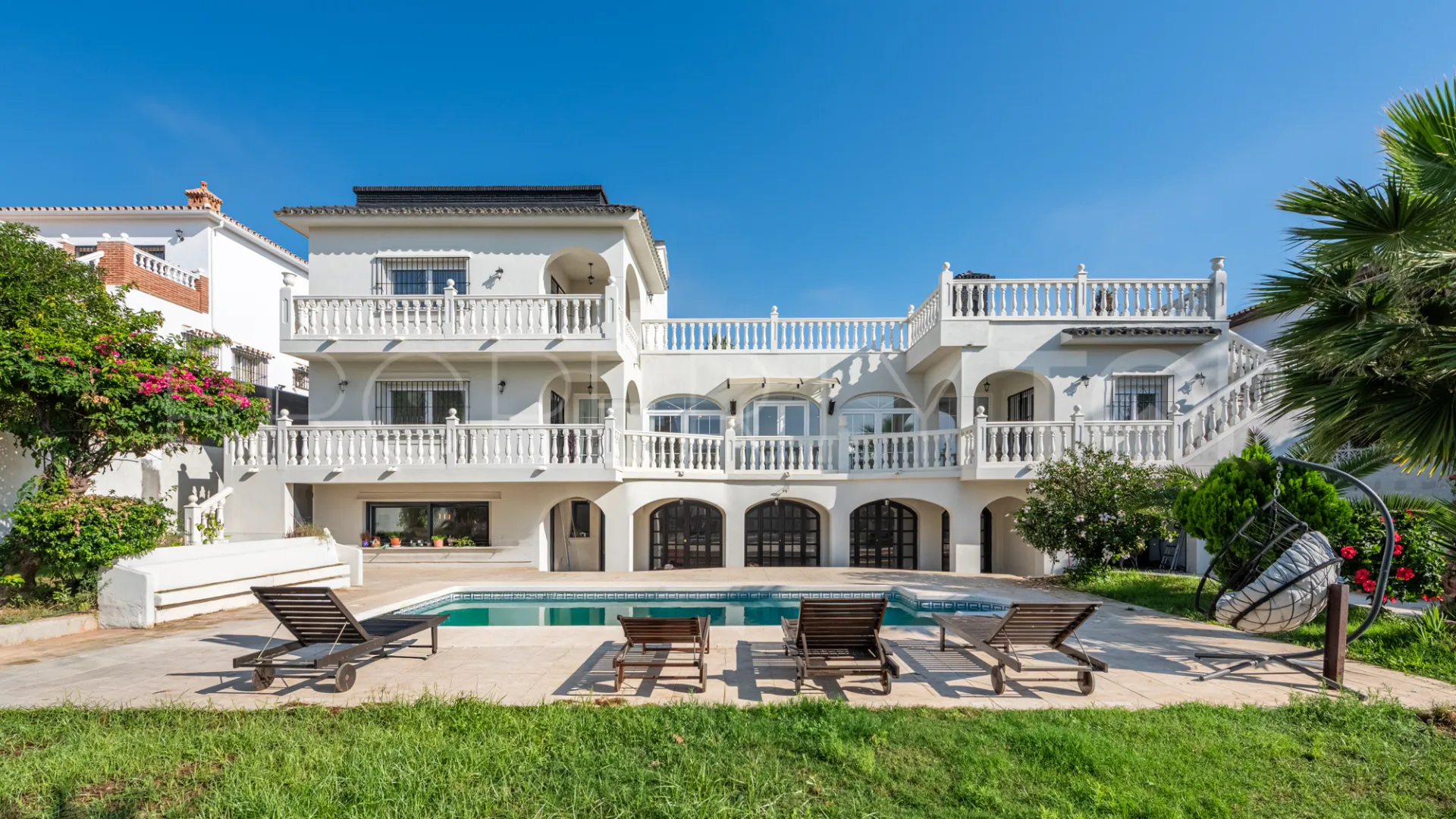 Comprar villa con 7 dormitorios en Mijas Costa