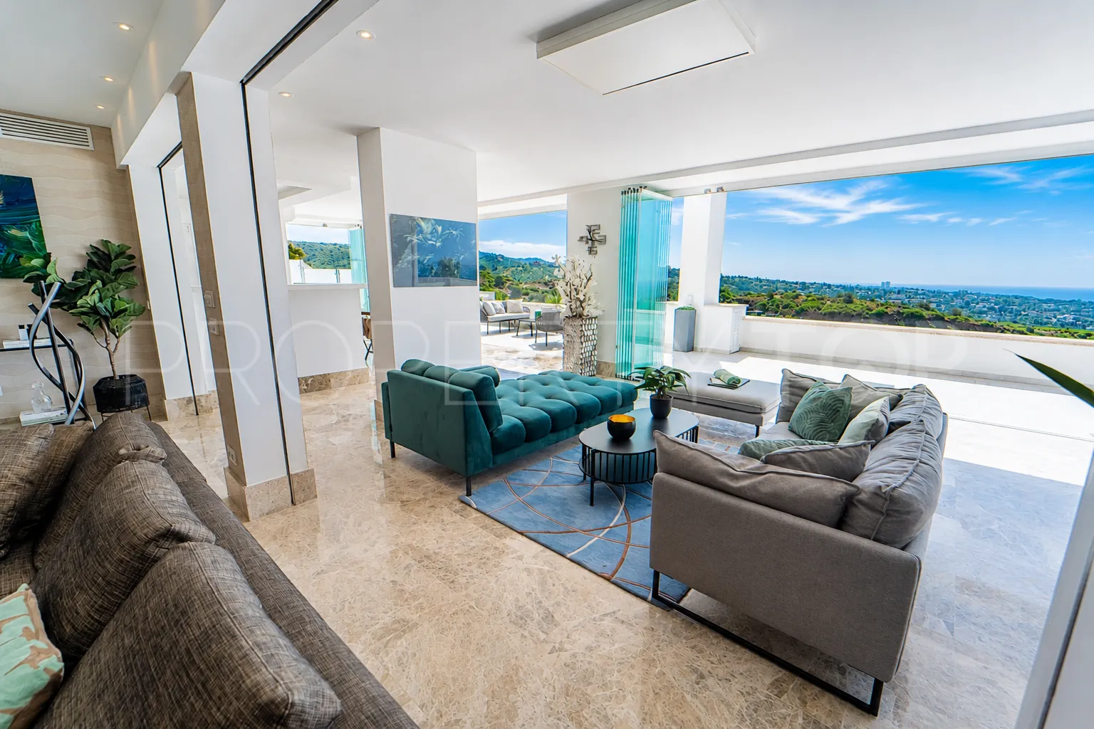 Ático en venta en Marbella Este de 3 dormitorios
