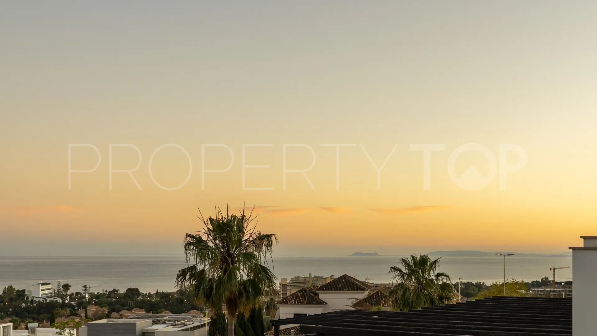 Ático en venta en Marbella Este de 3 dormitorios