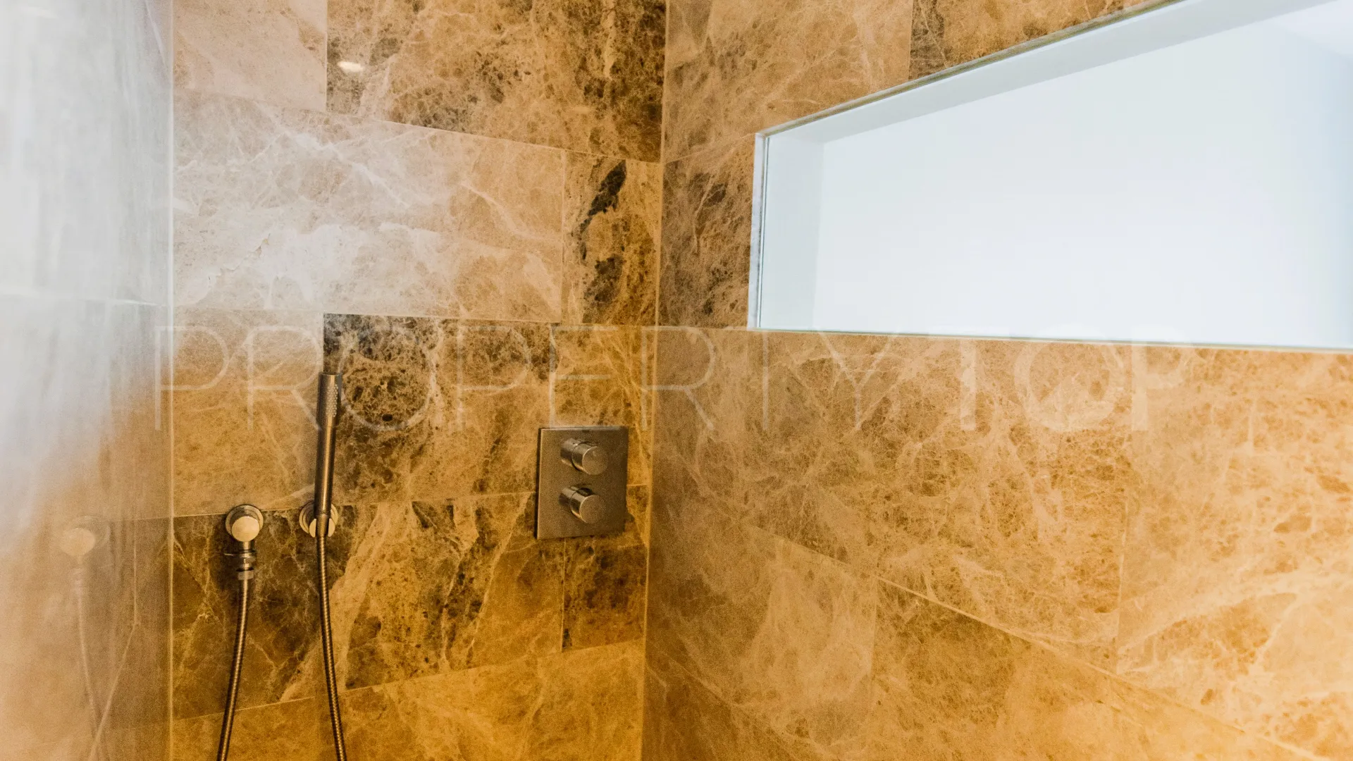 Ático en venta en Marbella Este de 3 dormitorios