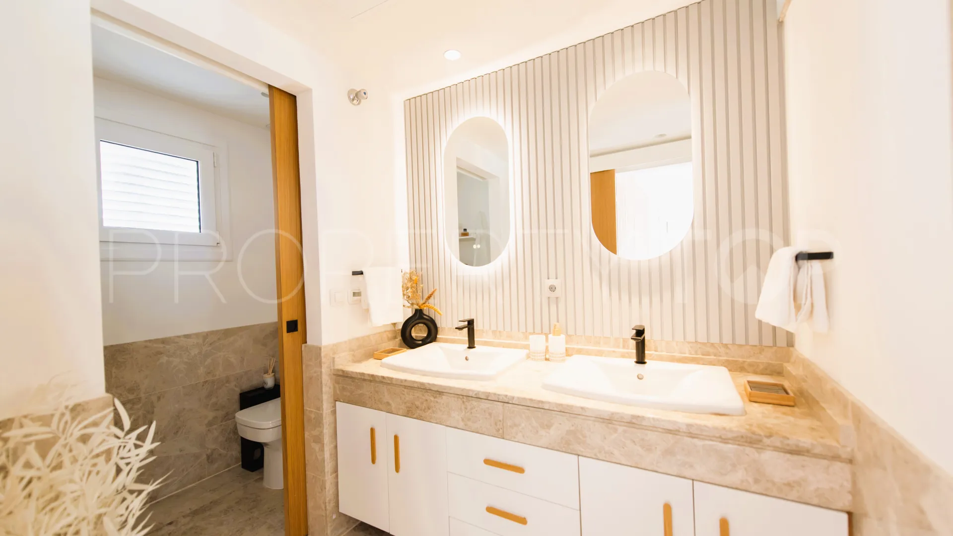 Ático en venta en Marbella Este de 3 dormitorios