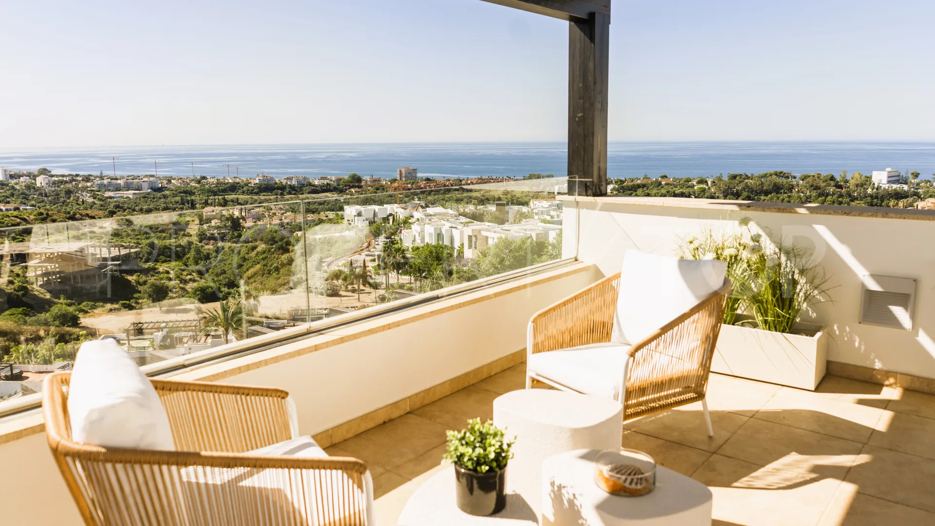 Ático en venta en Marbella Este de 3 dormitorios