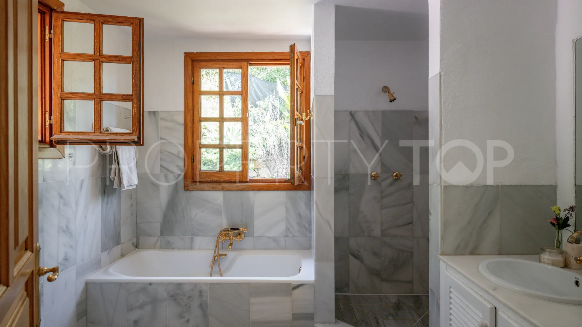 For sale villa in El Madroñal with 4 bedrooms