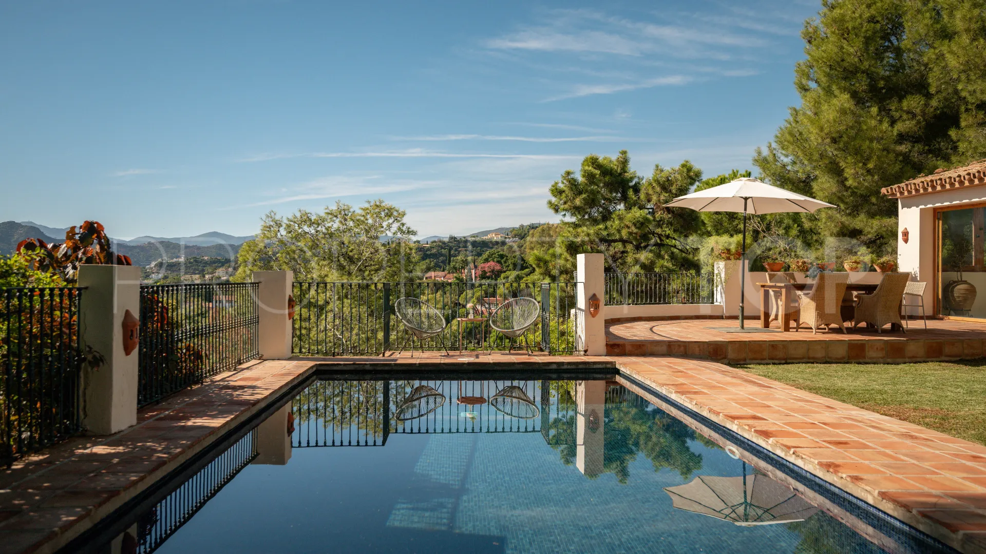 For sale villa in El Madroñal with 4 bedrooms