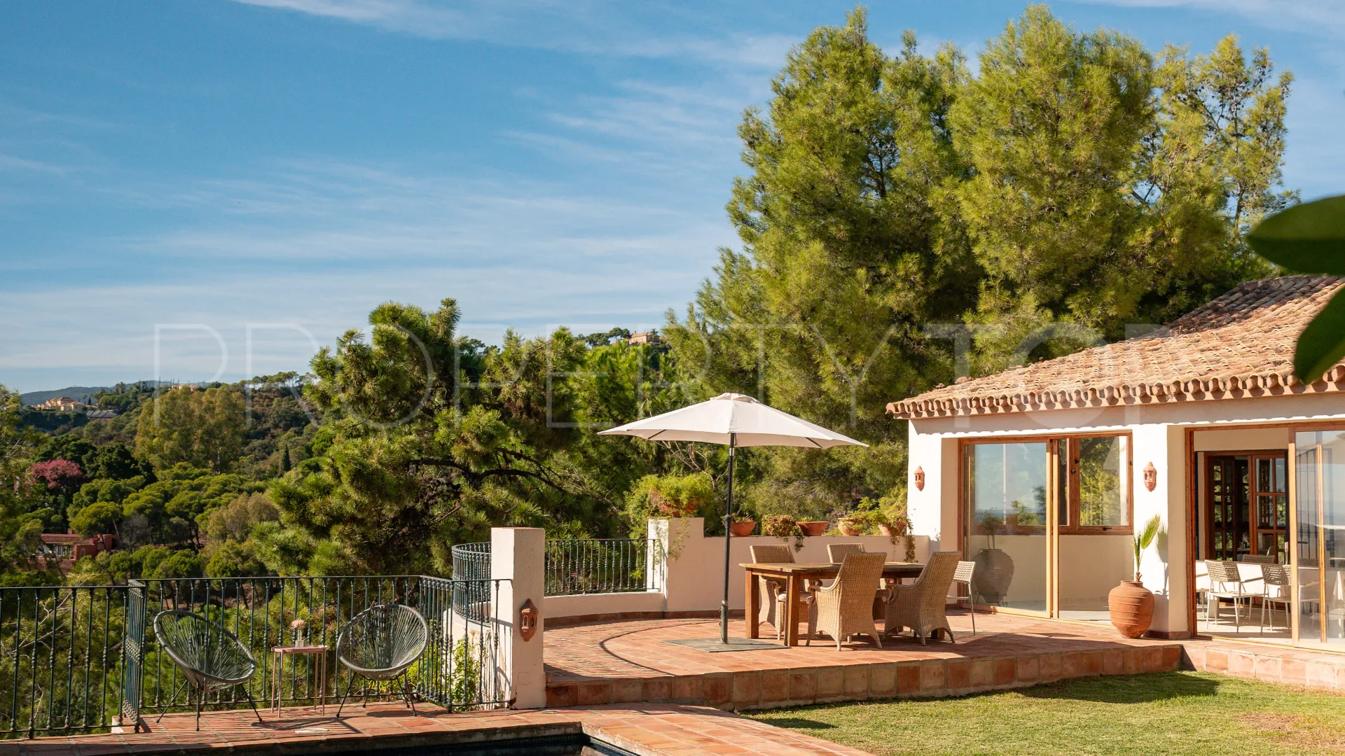For sale villa in El Madroñal with 4 bedrooms