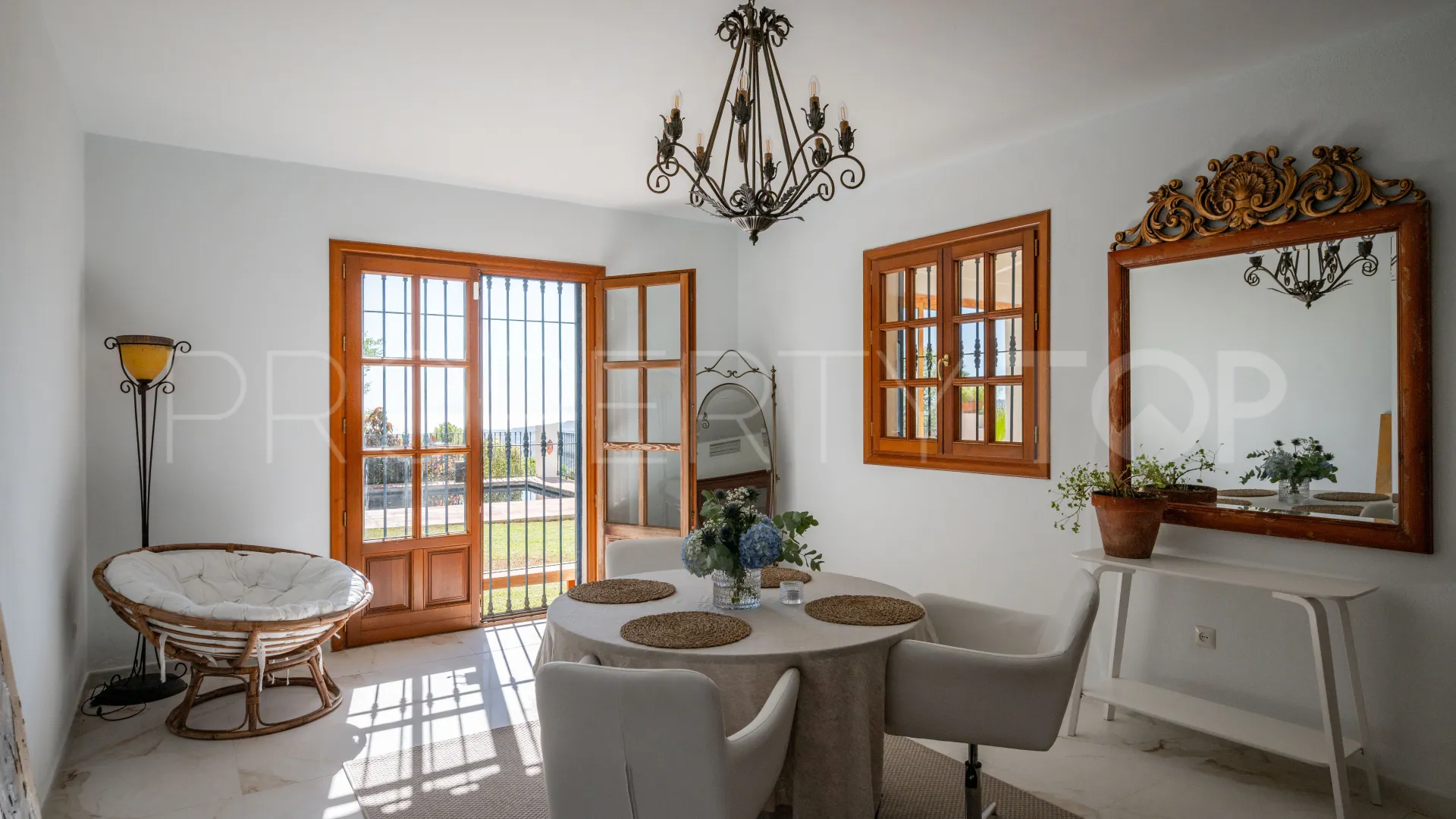 For sale villa in El Madroñal with 4 bedrooms