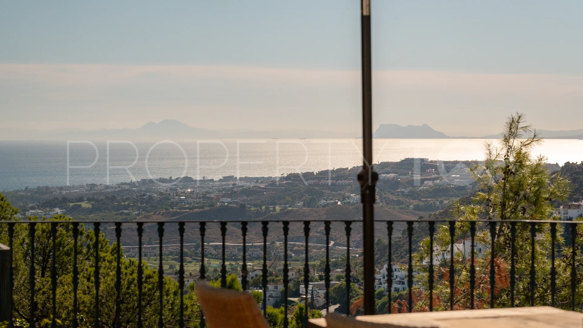 For sale villa in El Madroñal with 4 bedrooms