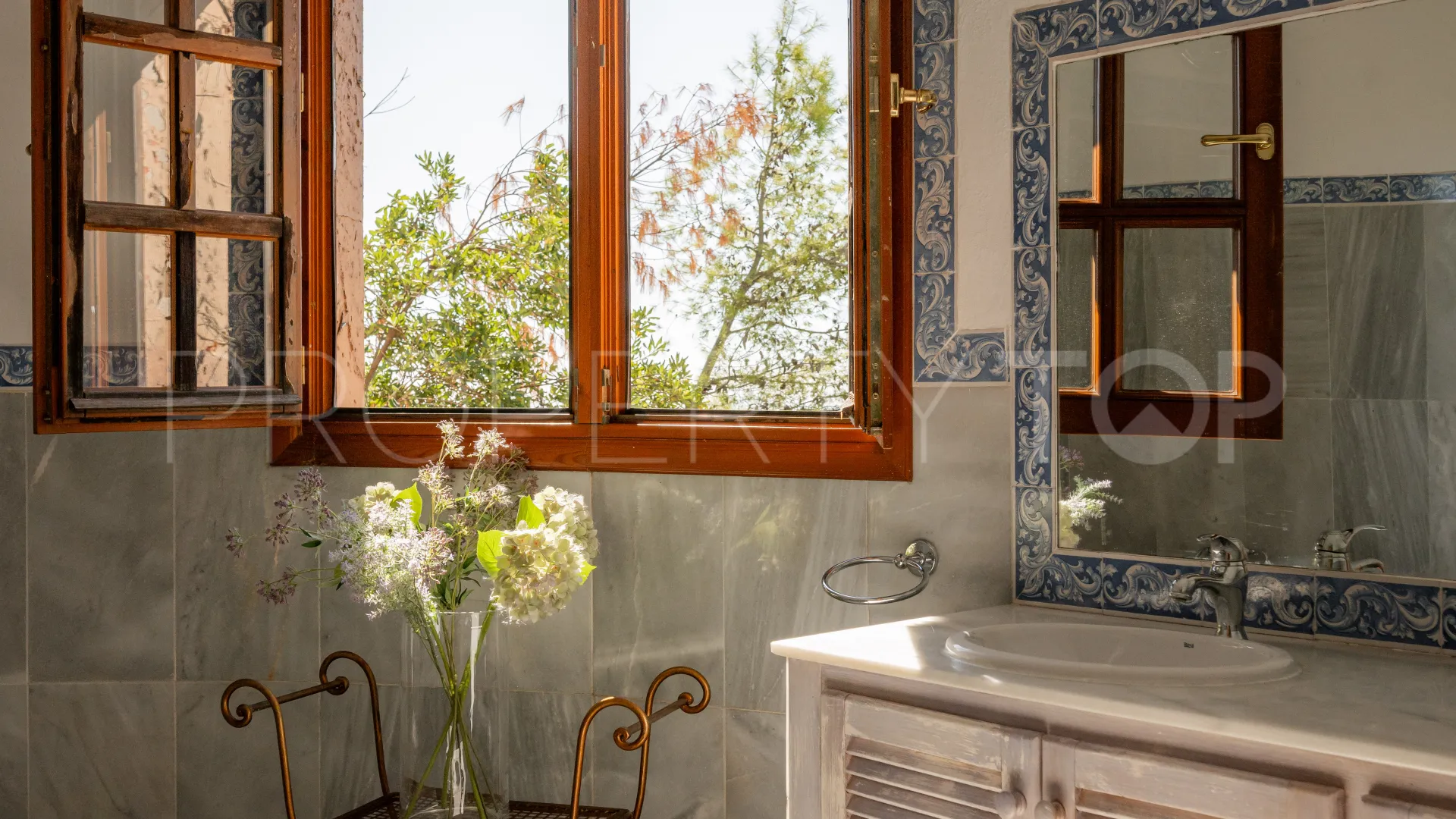 For sale villa in El Madroñal with 4 bedrooms