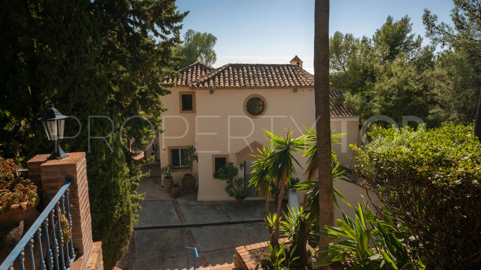 For sale villa in El Madroñal with 4 bedrooms