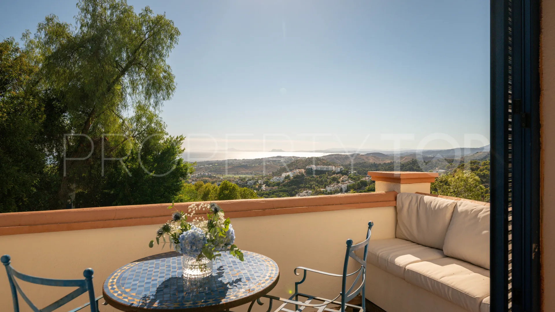 For sale villa in El Madroñal with 4 bedrooms