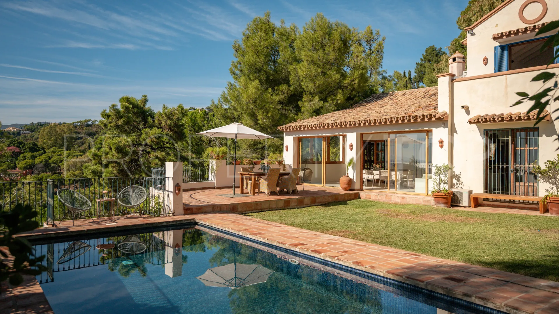 For sale villa in El Madroñal with 4 bedrooms