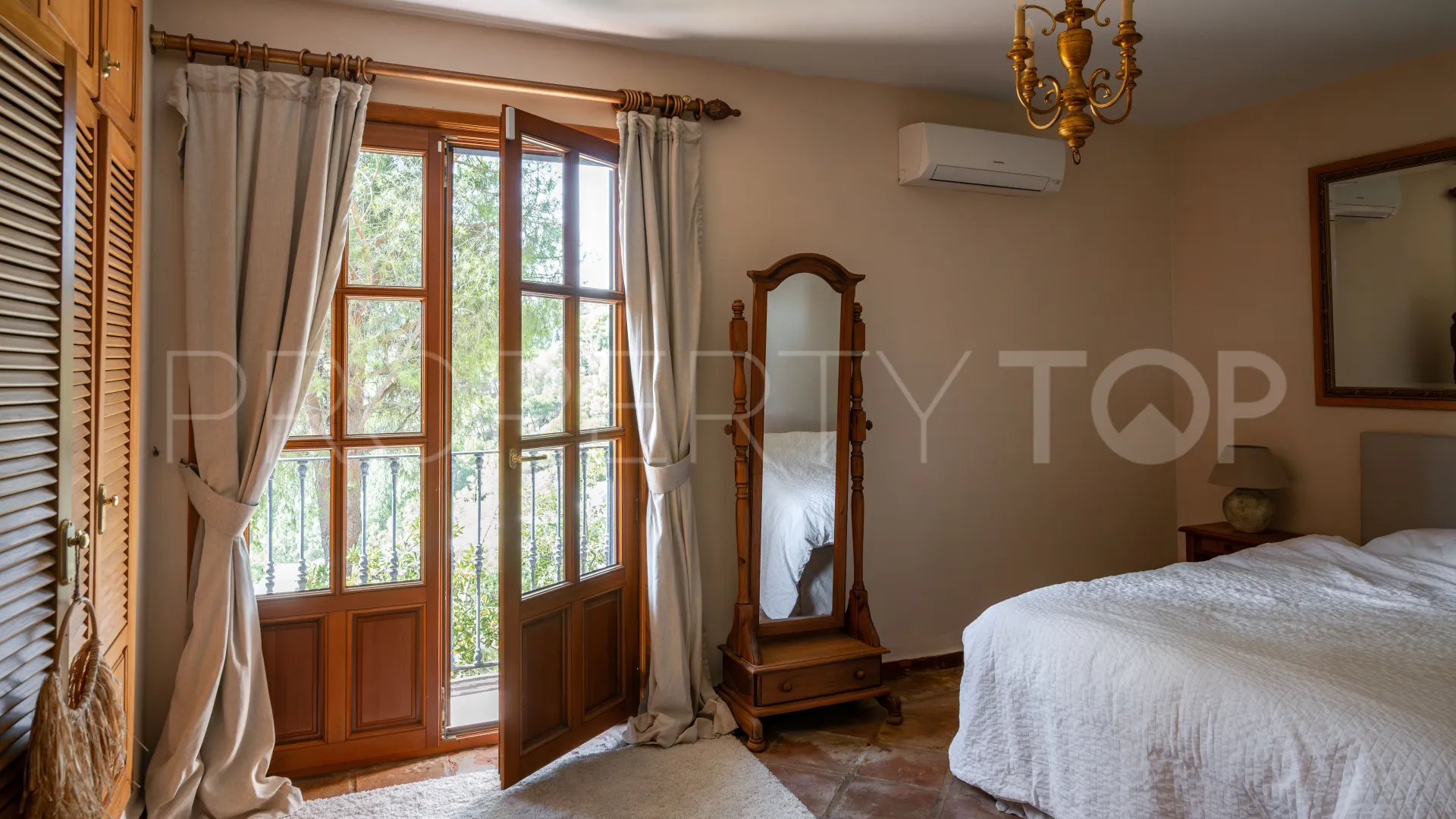 For sale villa in El Madroñal with 4 bedrooms