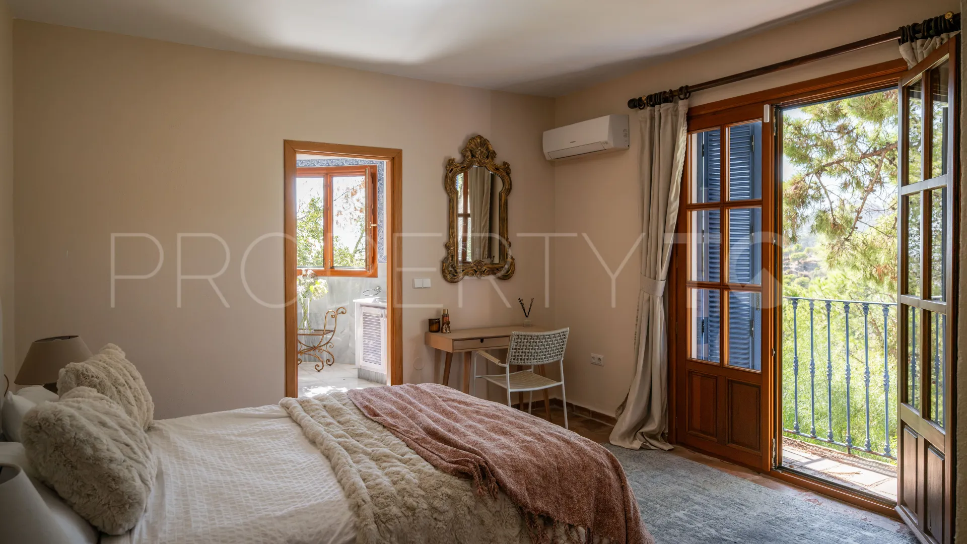 For sale villa in El Madroñal with 4 bedrooms
