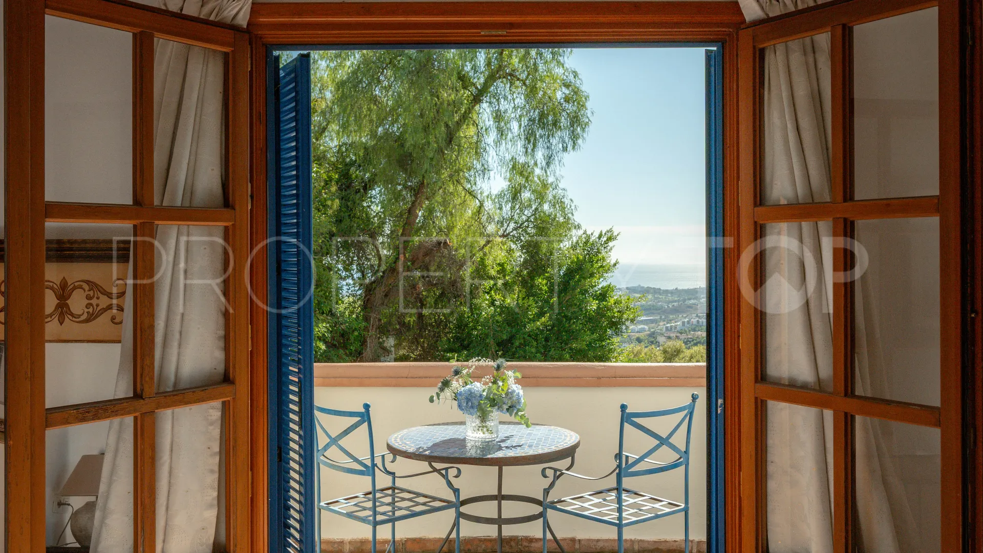 For sale villa in El Madroñal with 4 bedrooms
