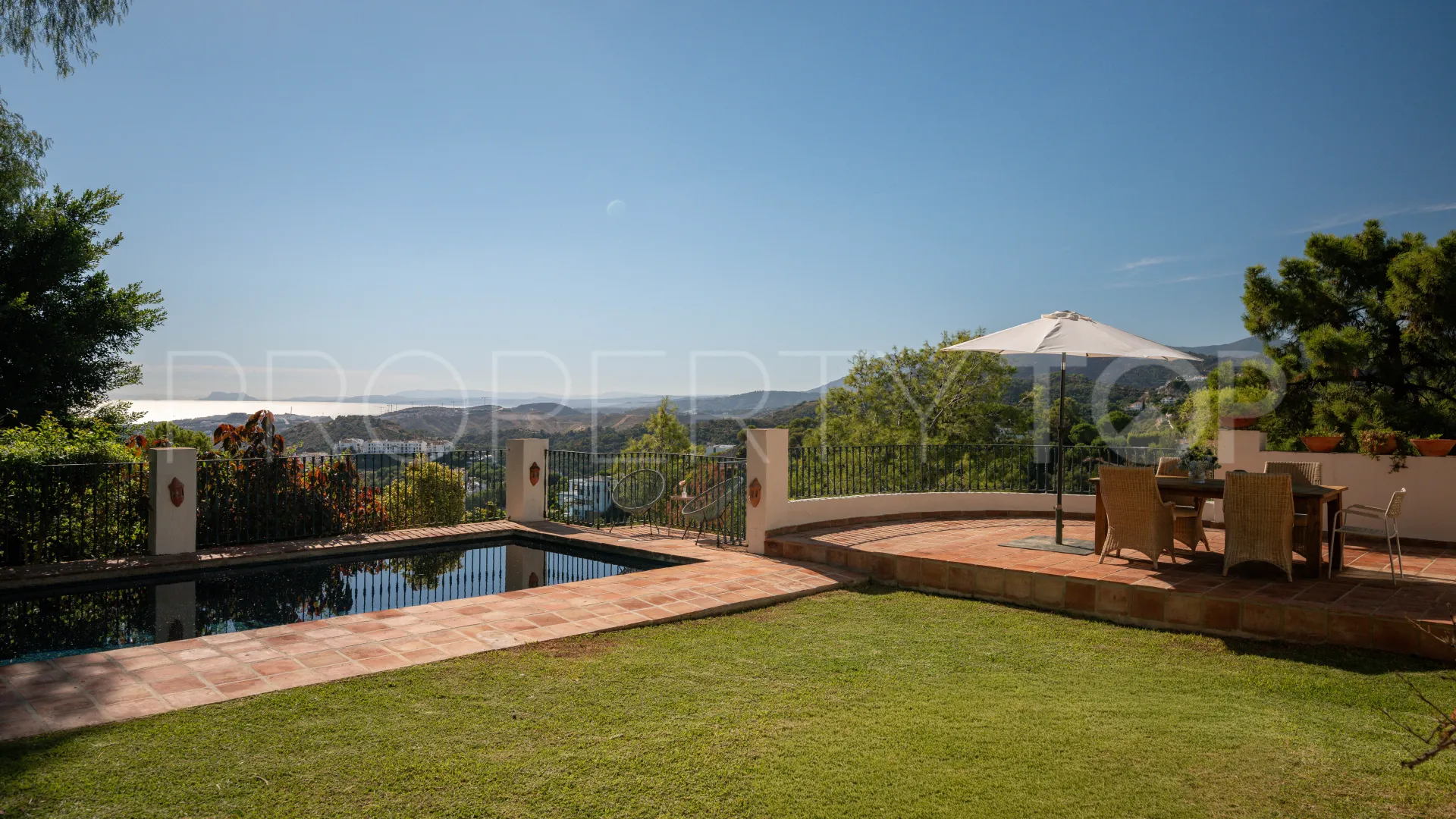 For sale villa in El Madroñal with 4 bedrooms