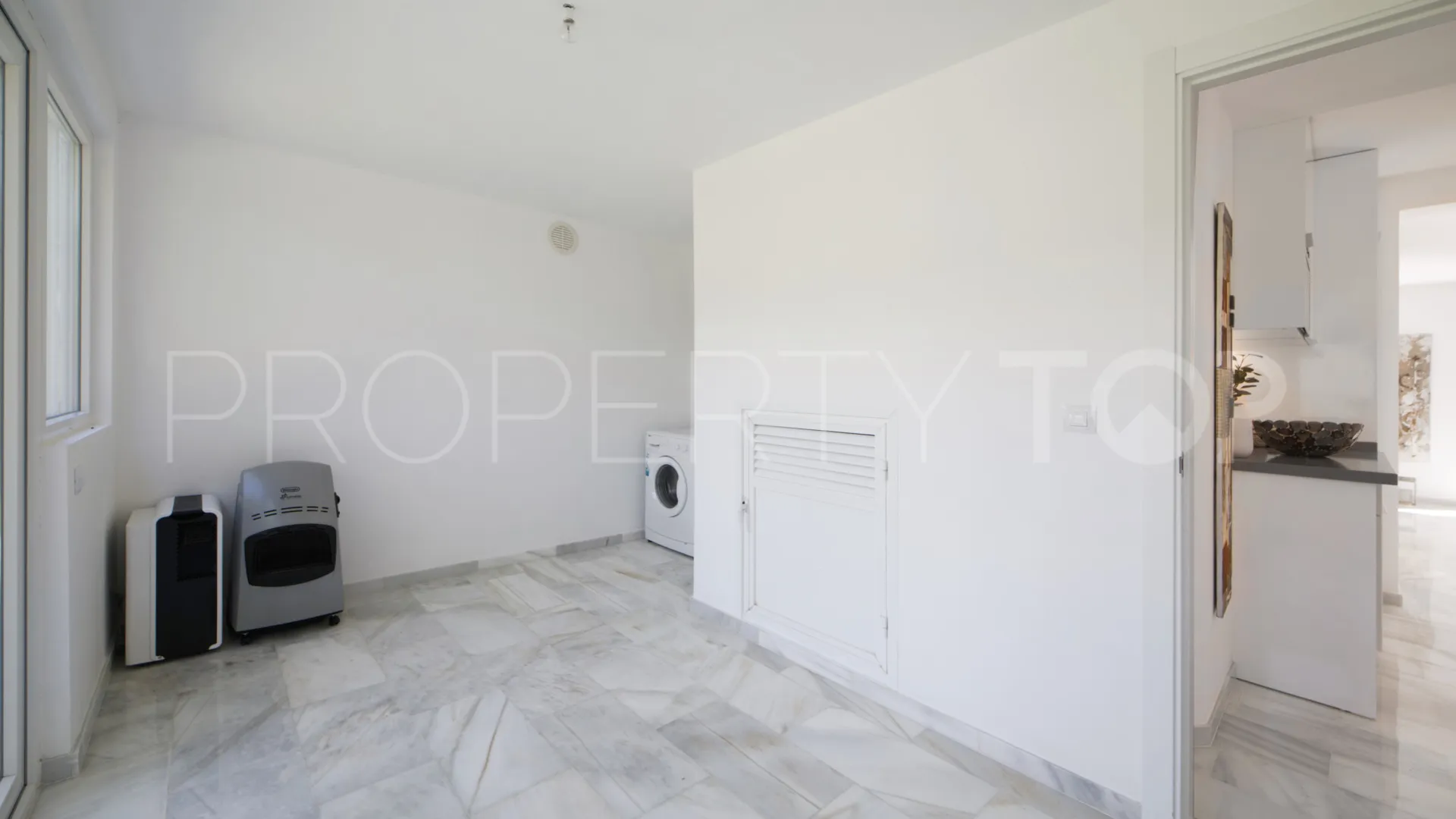 Se vende villa con 3 dormitorios en Calahonda