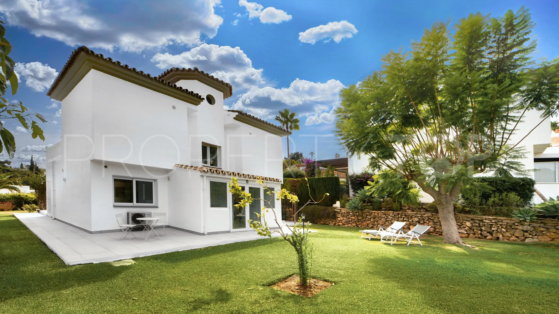 Se vende villa con 3 dormitorios en Calahonda