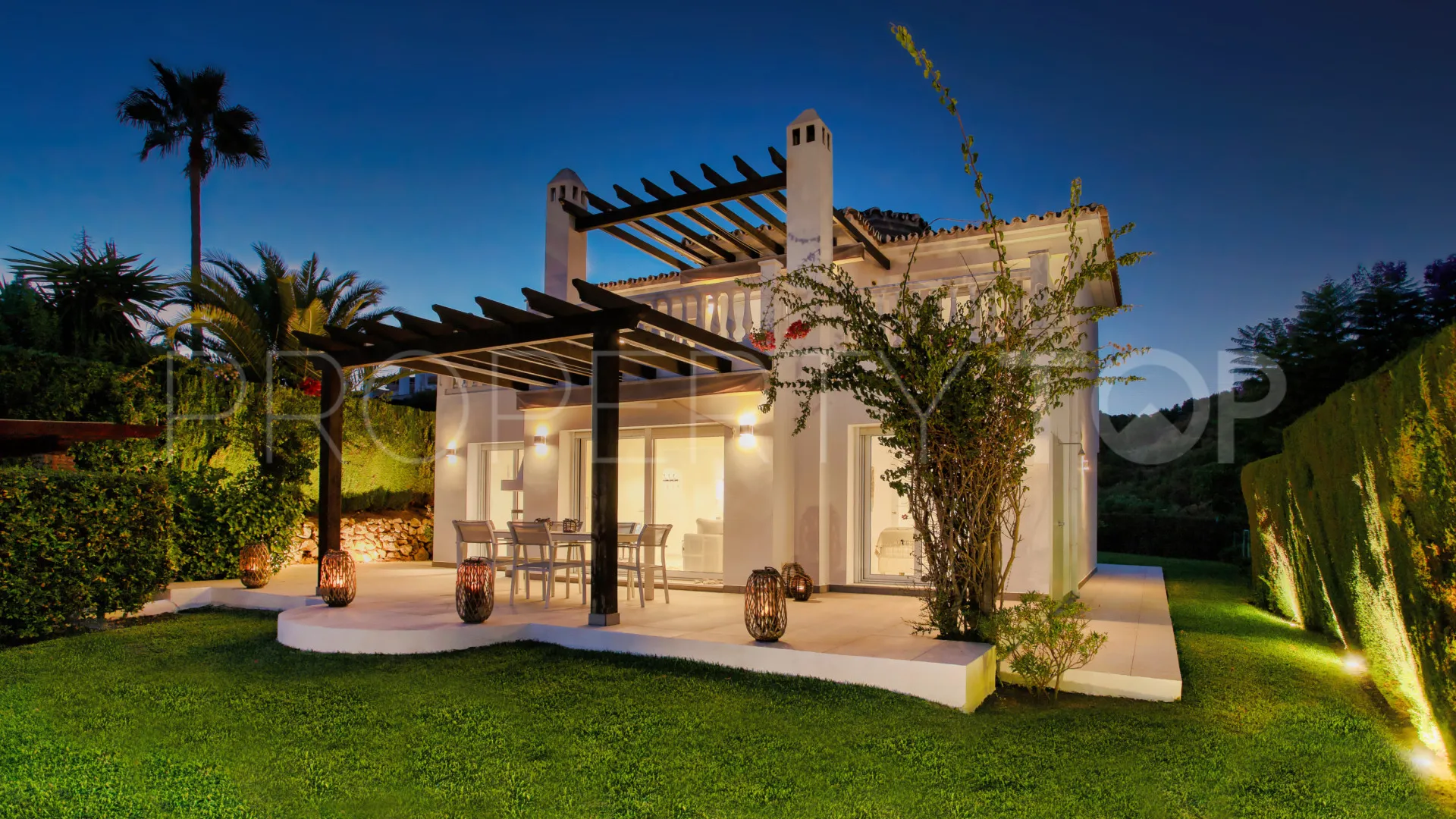 Se vende villa con 3 dormitorios en Calahonda