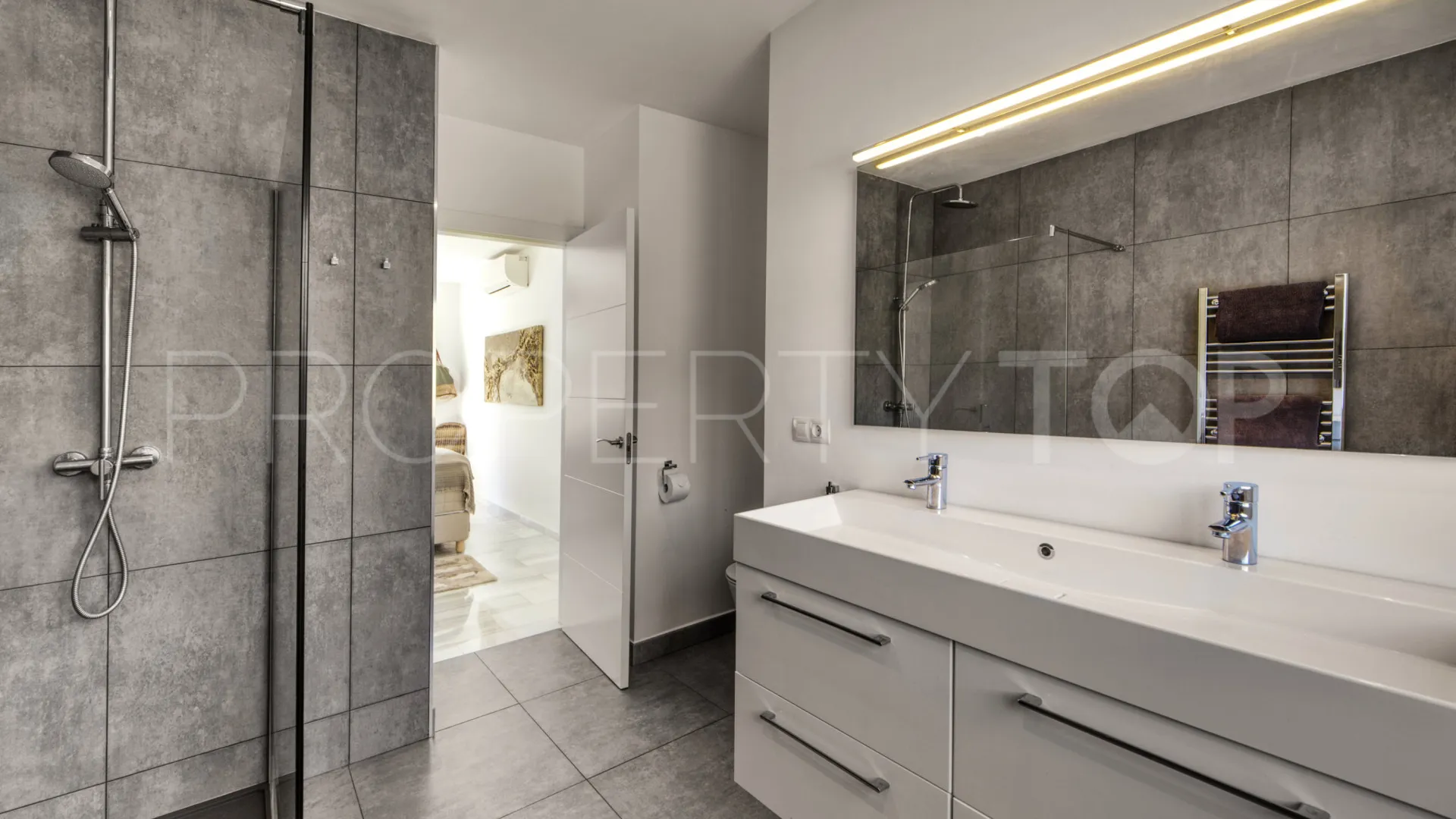 Se vende villa con 3 dormitorios en Calahonda
